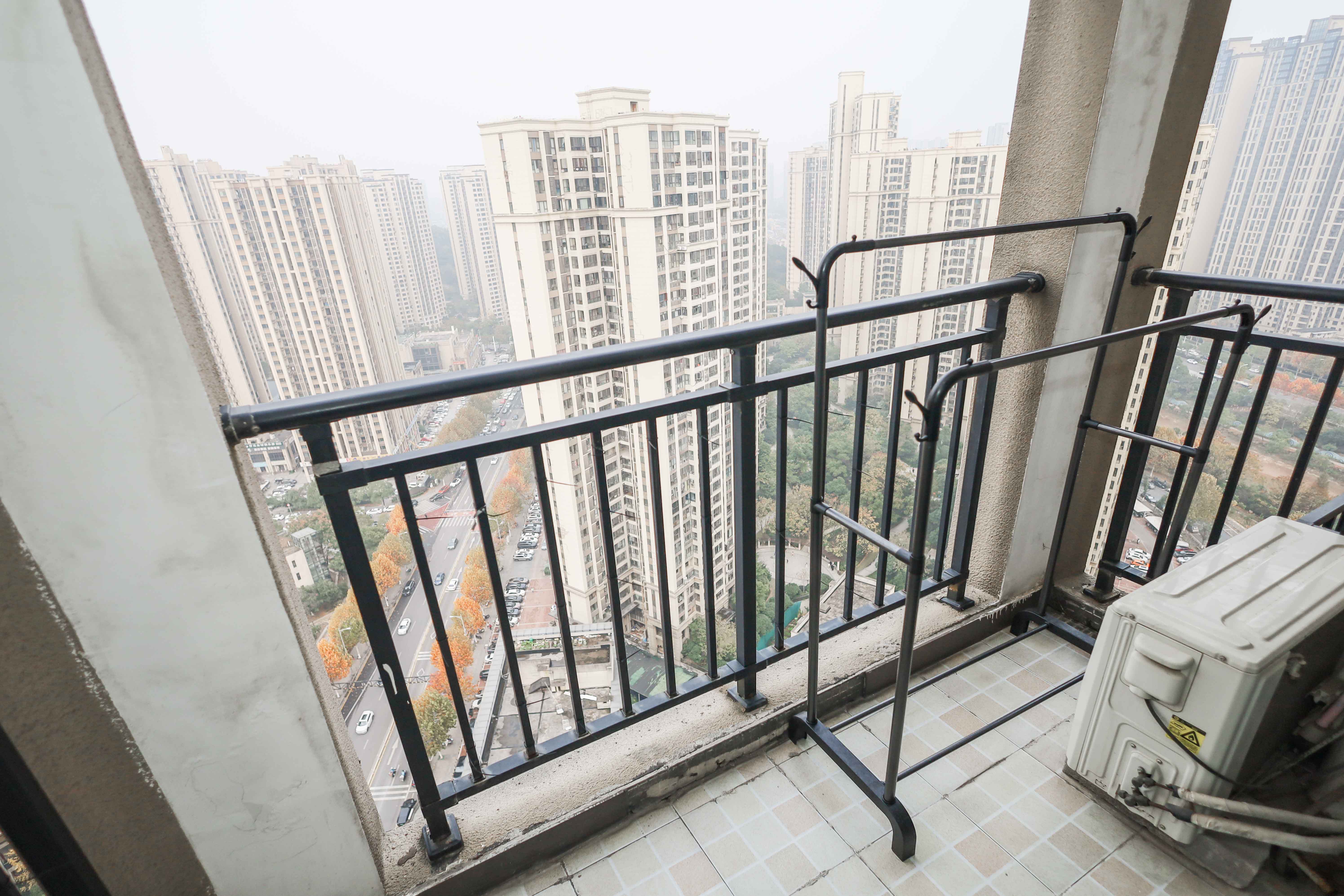 中国铁建梅溪青秀二期  4室2厅2卫   160.00万阳台