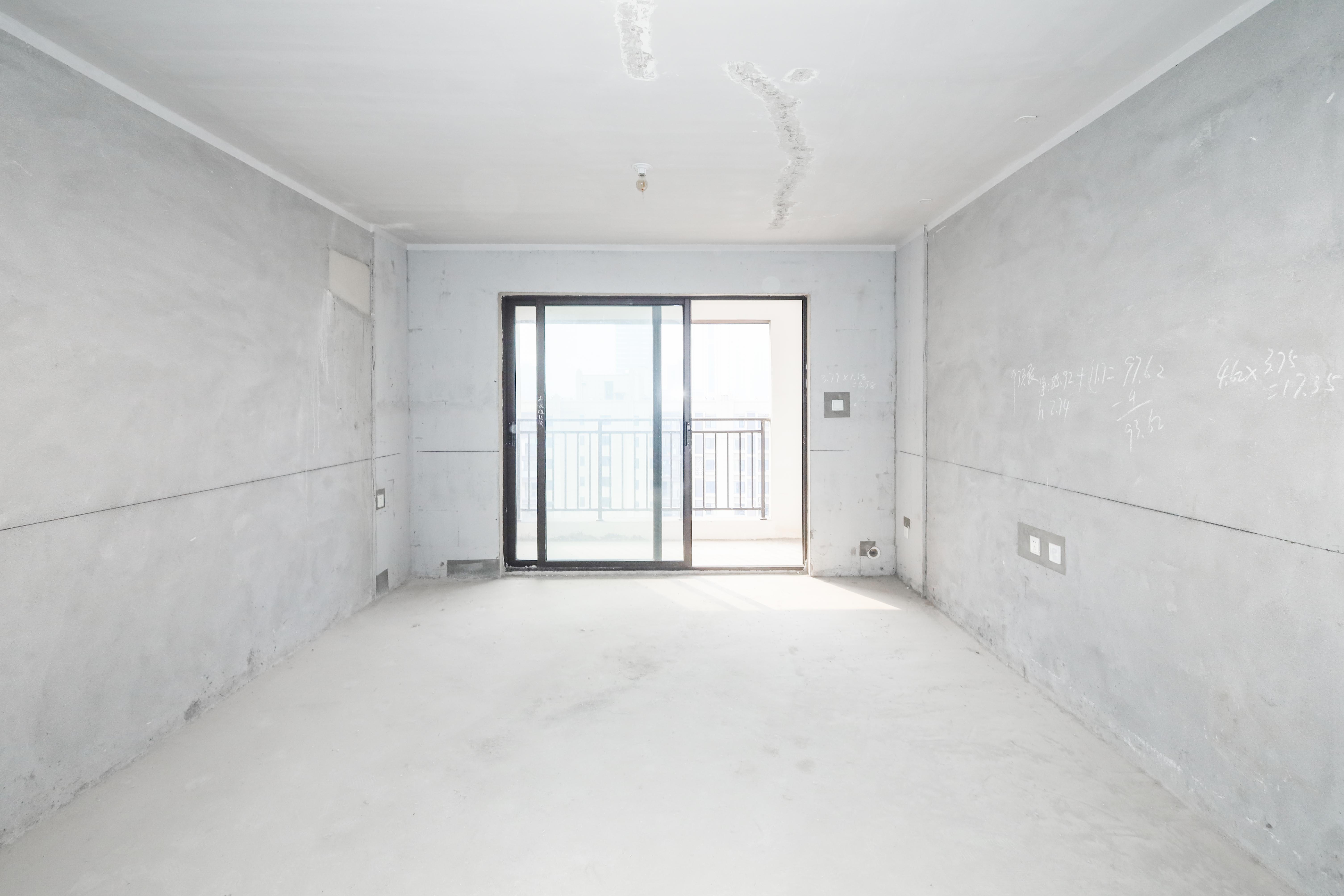 中国铁建梅溪青秀三期  4室2厅2卫   135.00万