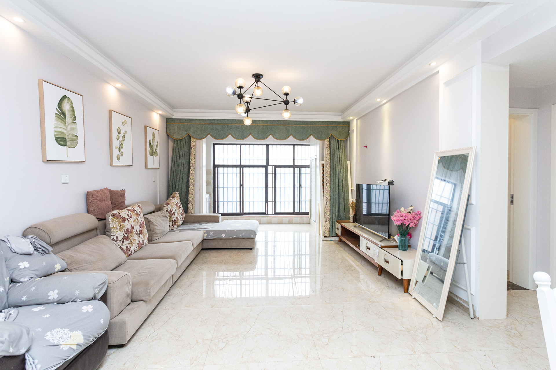 润和又一城  3室2厅1卫    95.0万 润和又一城  3室2厅1卫    95.0万客厅