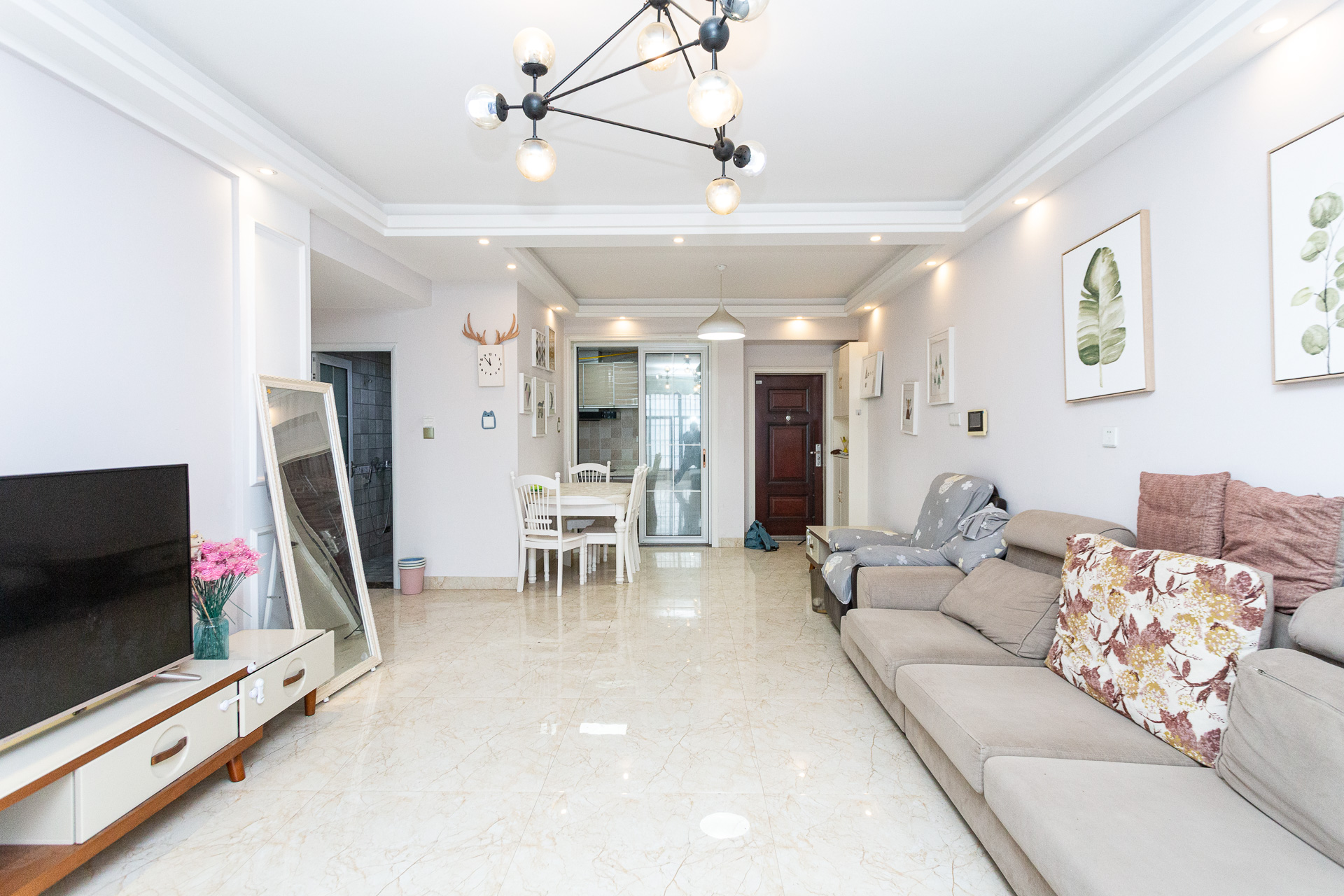 润和又一城  3室2厅1卫    95.0万 润和又一城  3室2厅1卫    95.0万客厅