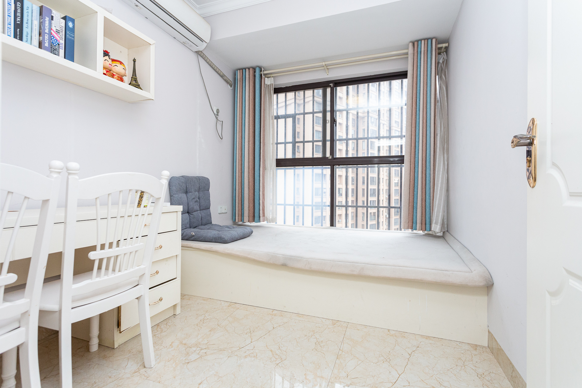 润和又一城  3室2厅1卫    95.0万 润和又一城  3室2厅1卫    95.0万卧室