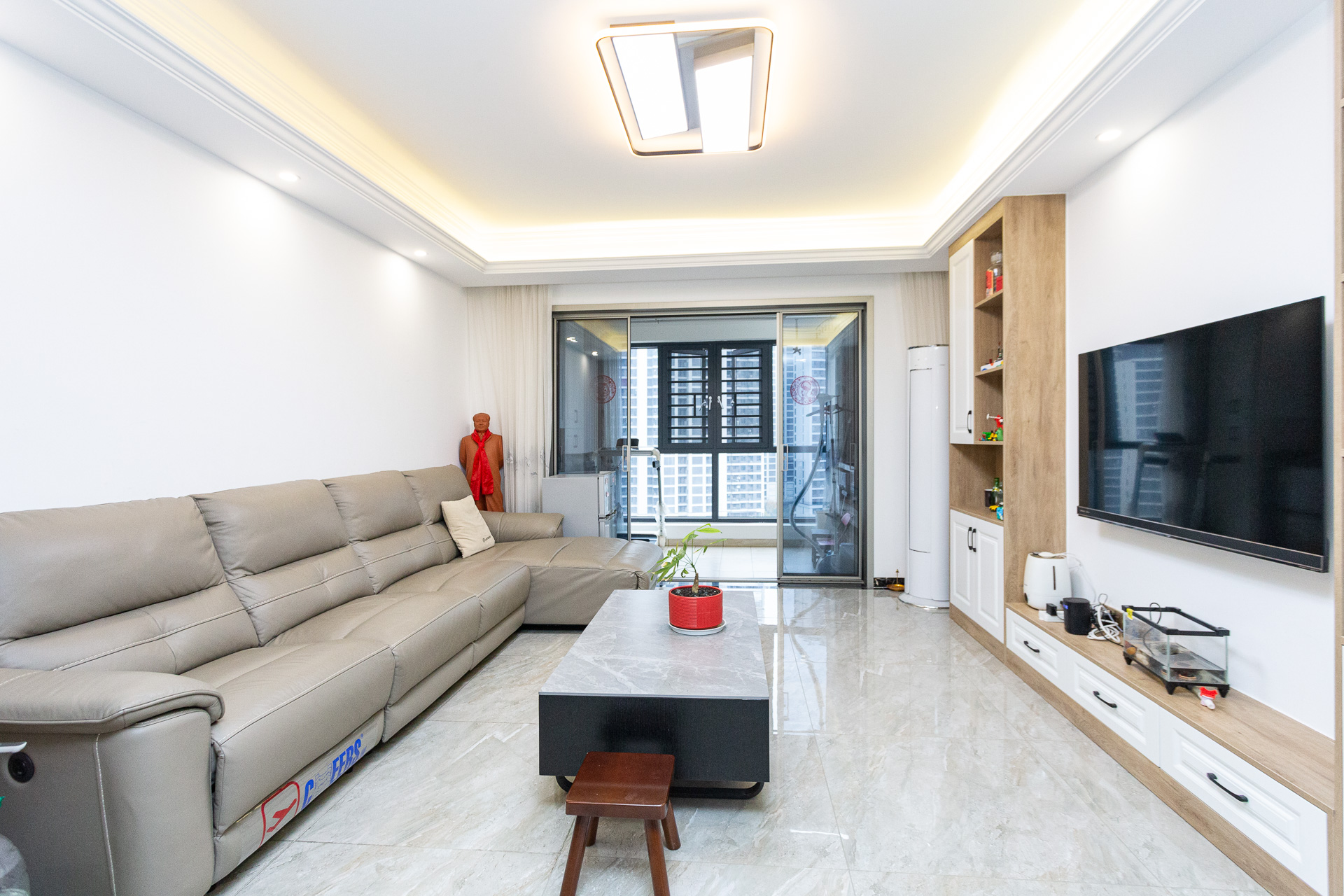 万润滨江天著  3室2厅2卫    145.0万 万润滨江天著  3室2厅2卫    145.0万客厅