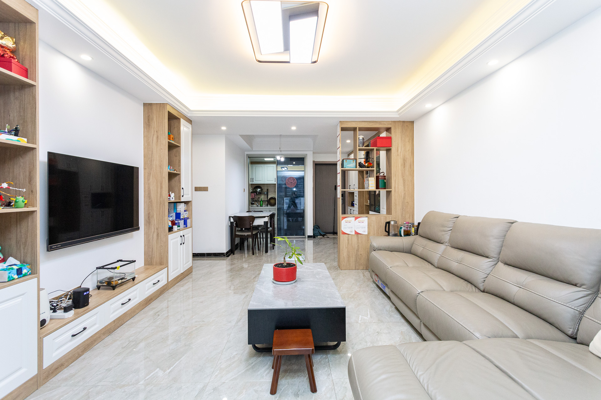 万润滨江天著  3室2厅2卫    145.0万 万润滨江天著  3室2厅2卫    145.0万客厅