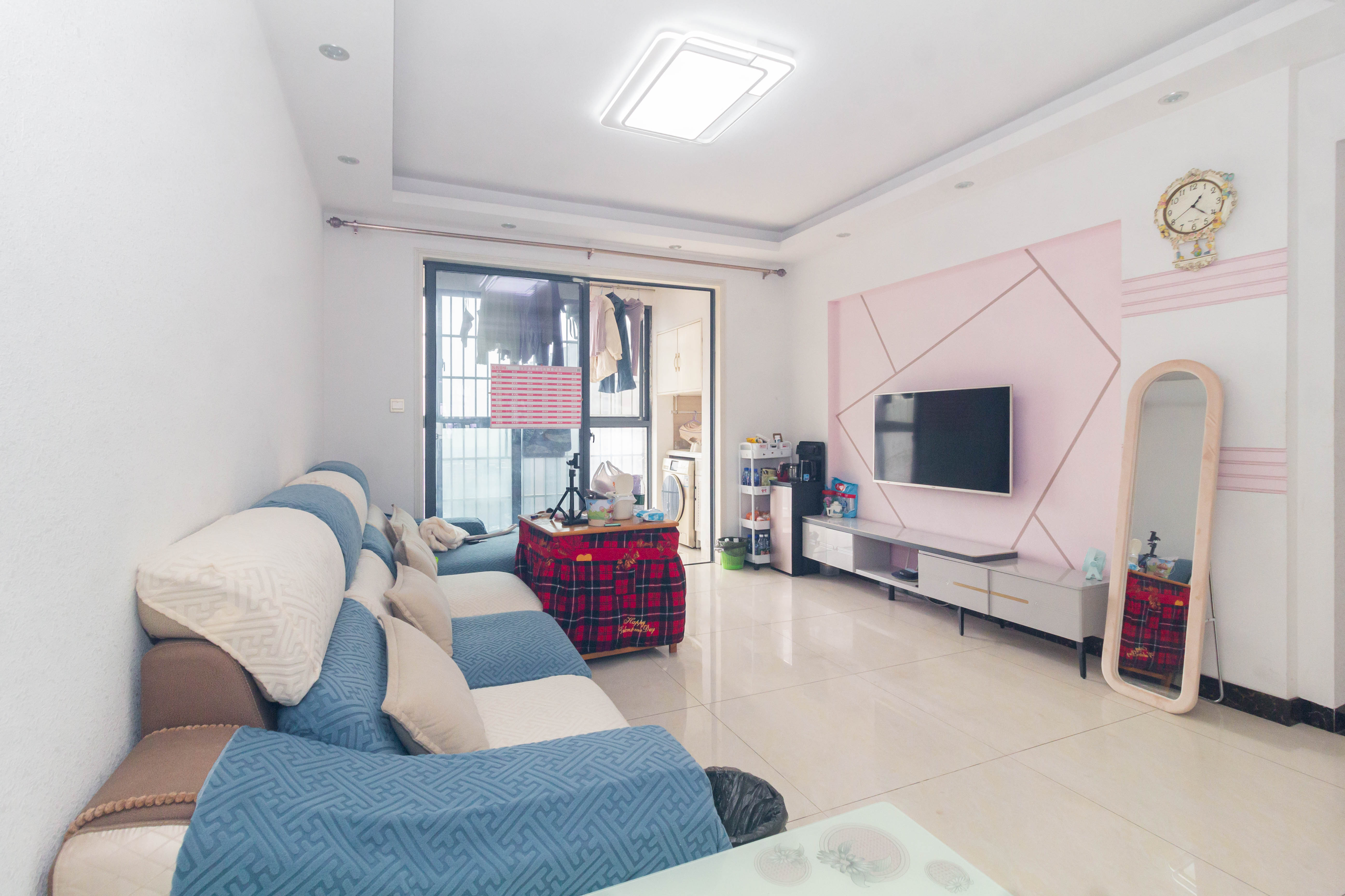 佳美紫郡  3室2厅1卫    54.8万 佳美紫郡  3室2厅1卫    54.8万客厅