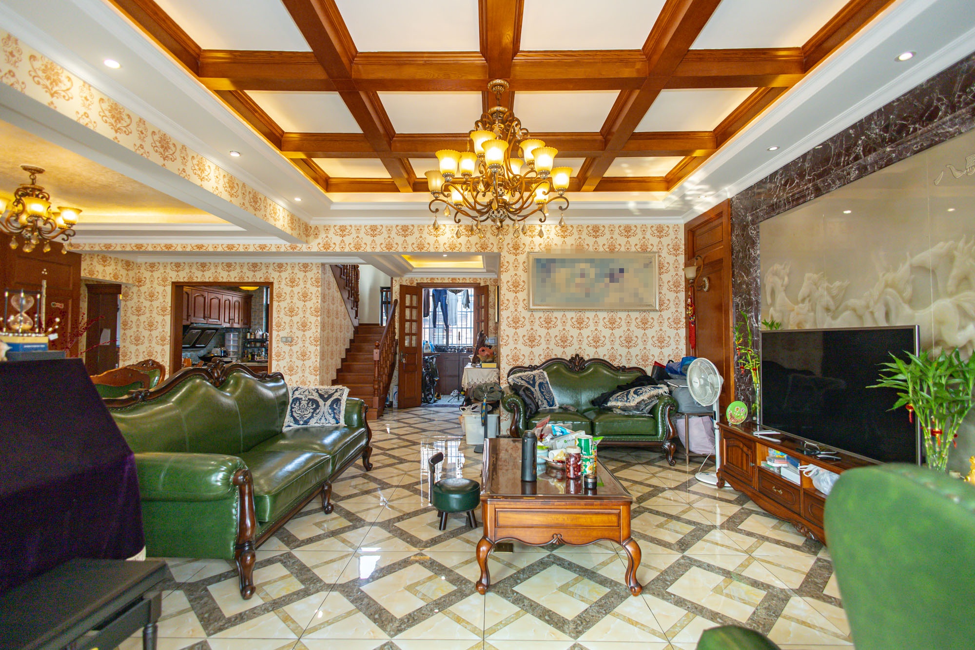 星湖湾一期洋房  5室2厅2卫    248.0万客厅