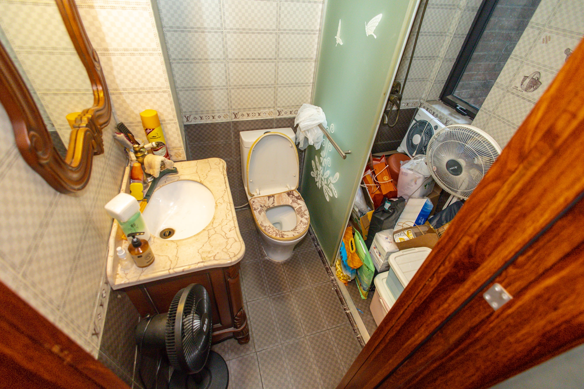 星湖湾一期洋房  5室2厅2卫    248.0万卫生间