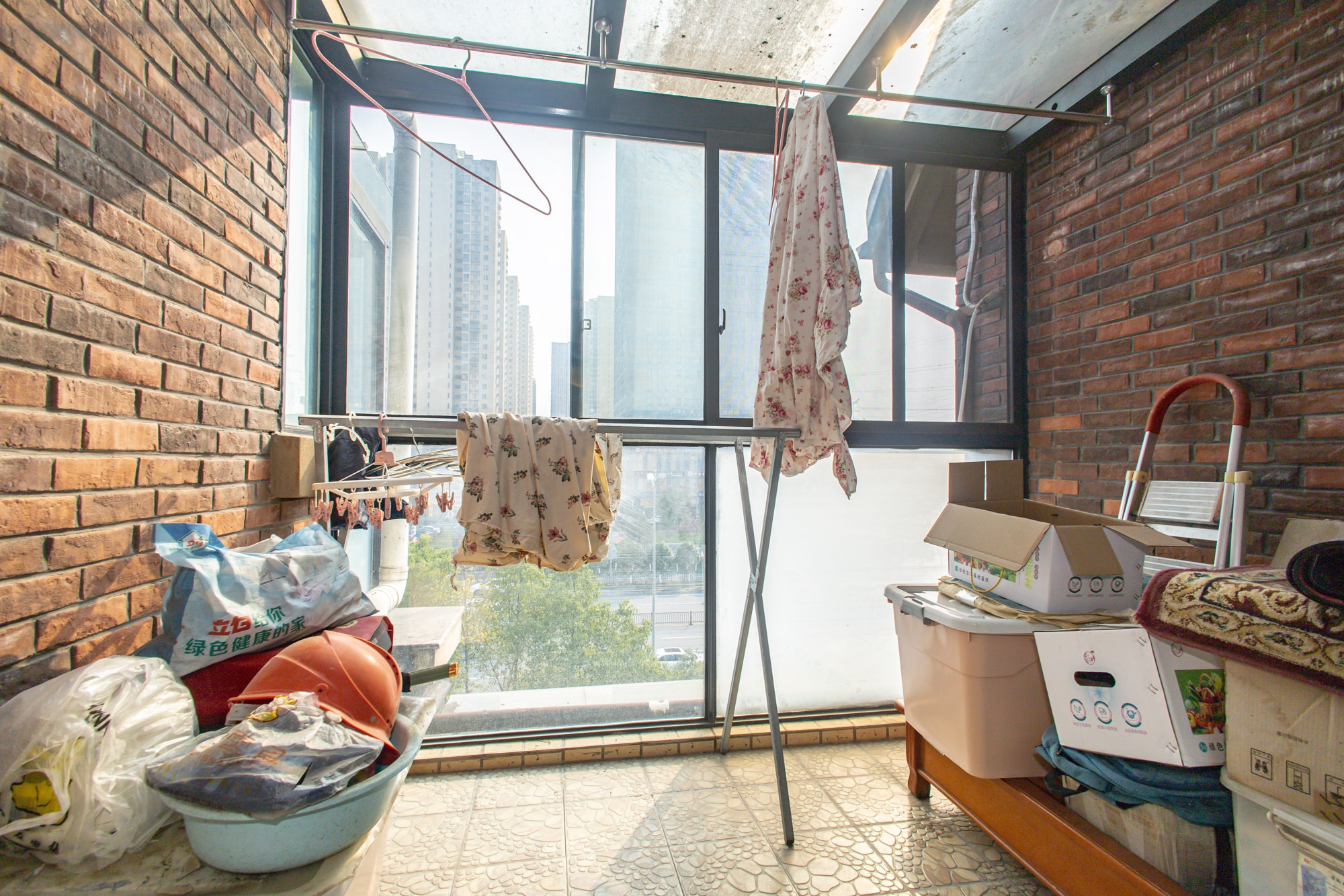 星湖湾一期洋房  5室2厅2卫    248.0万阳台