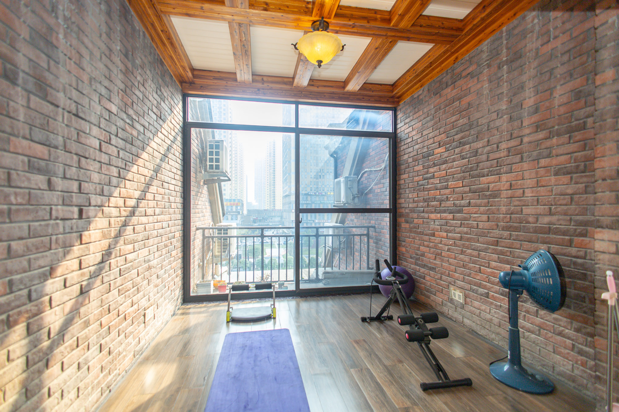 星湖湾一期洋房  5室2厅2卫    248.0万阳台