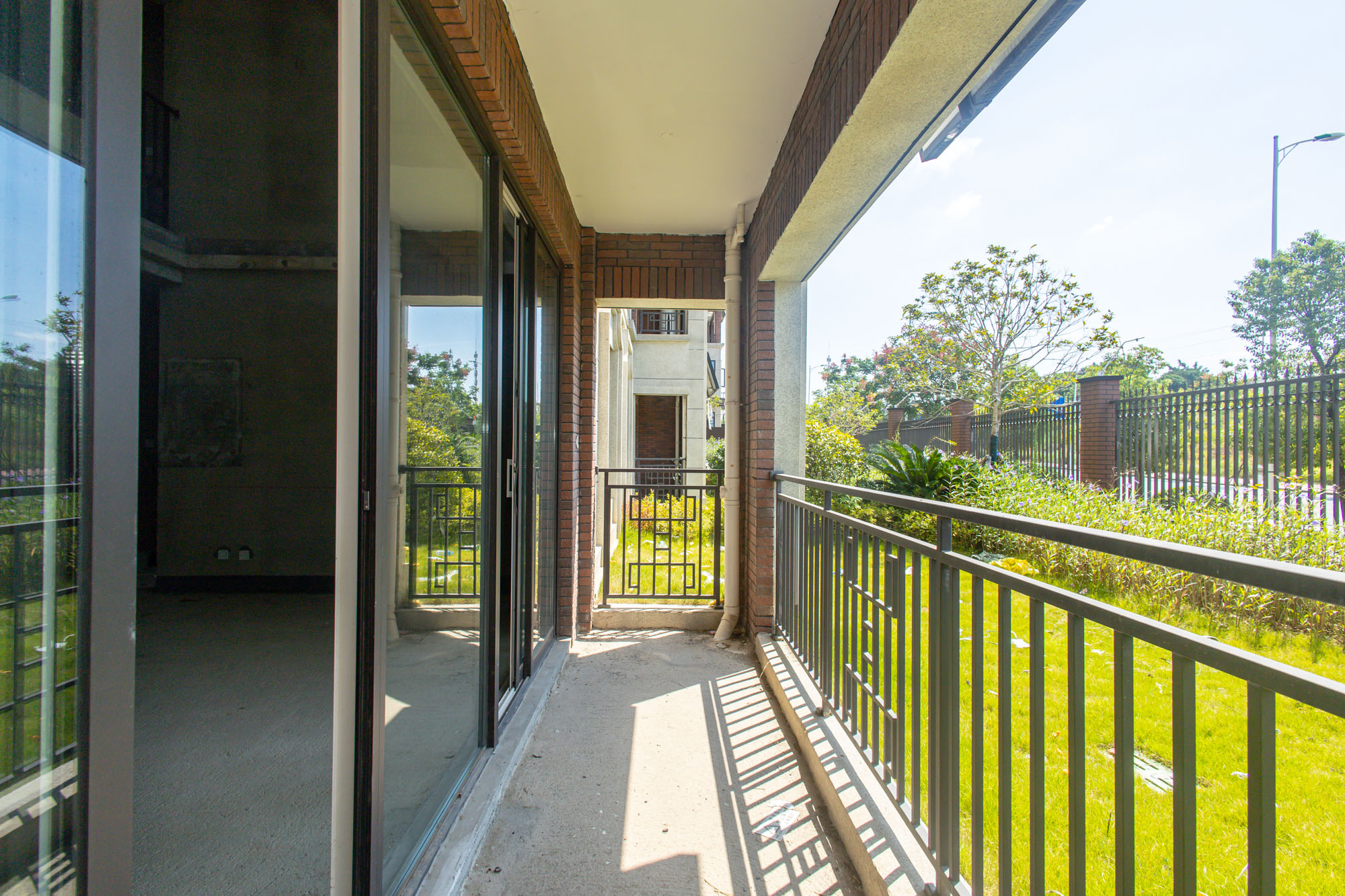 金地艺境 4室2厅2卫 169.0万 金地艺境 4室2厅2卫 169.0万阳台