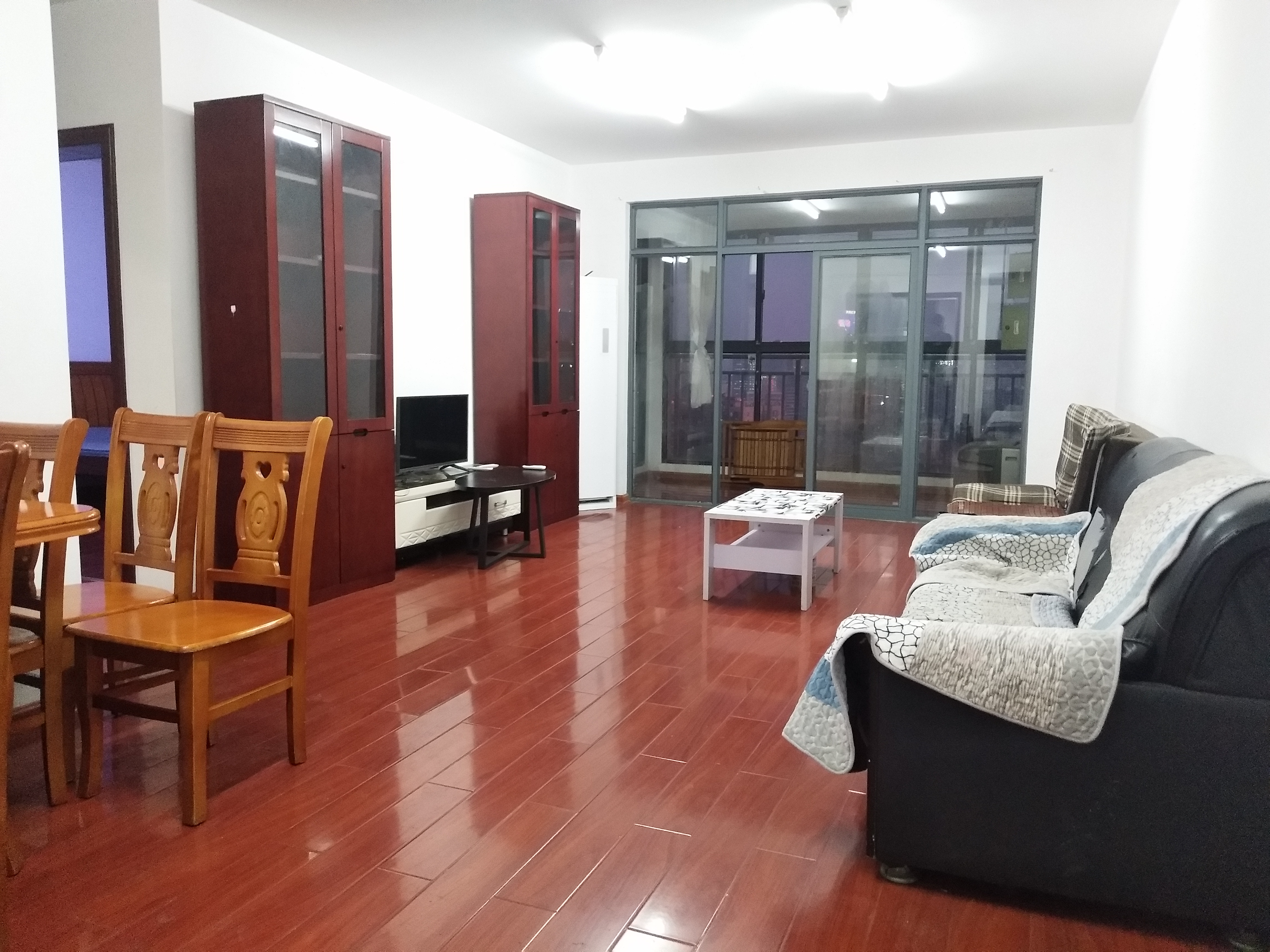 君庭金福苑  2室1厅1卫    2600.0元/月 君庭金福苑  2室1厅1卫    2600.0元/月