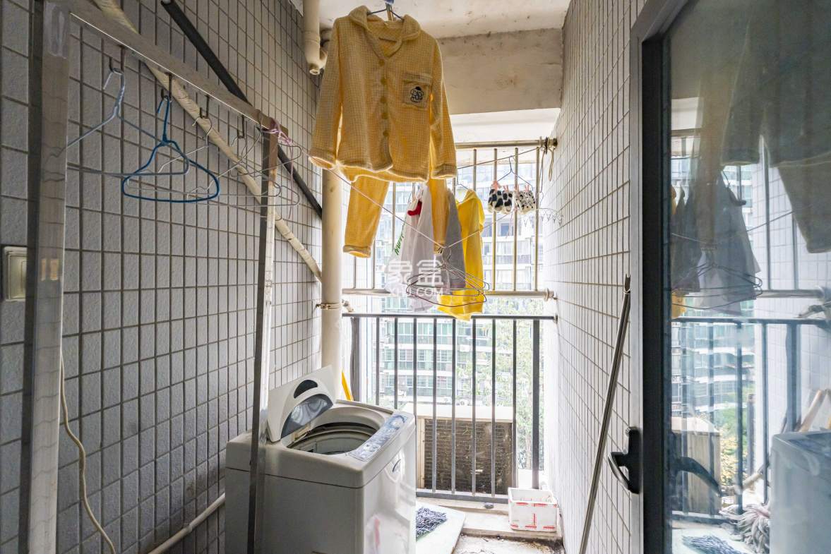 名富公寓  2室2厅1卫    60.0万 名富公寓  2室2厅1卫    60.0万阳台