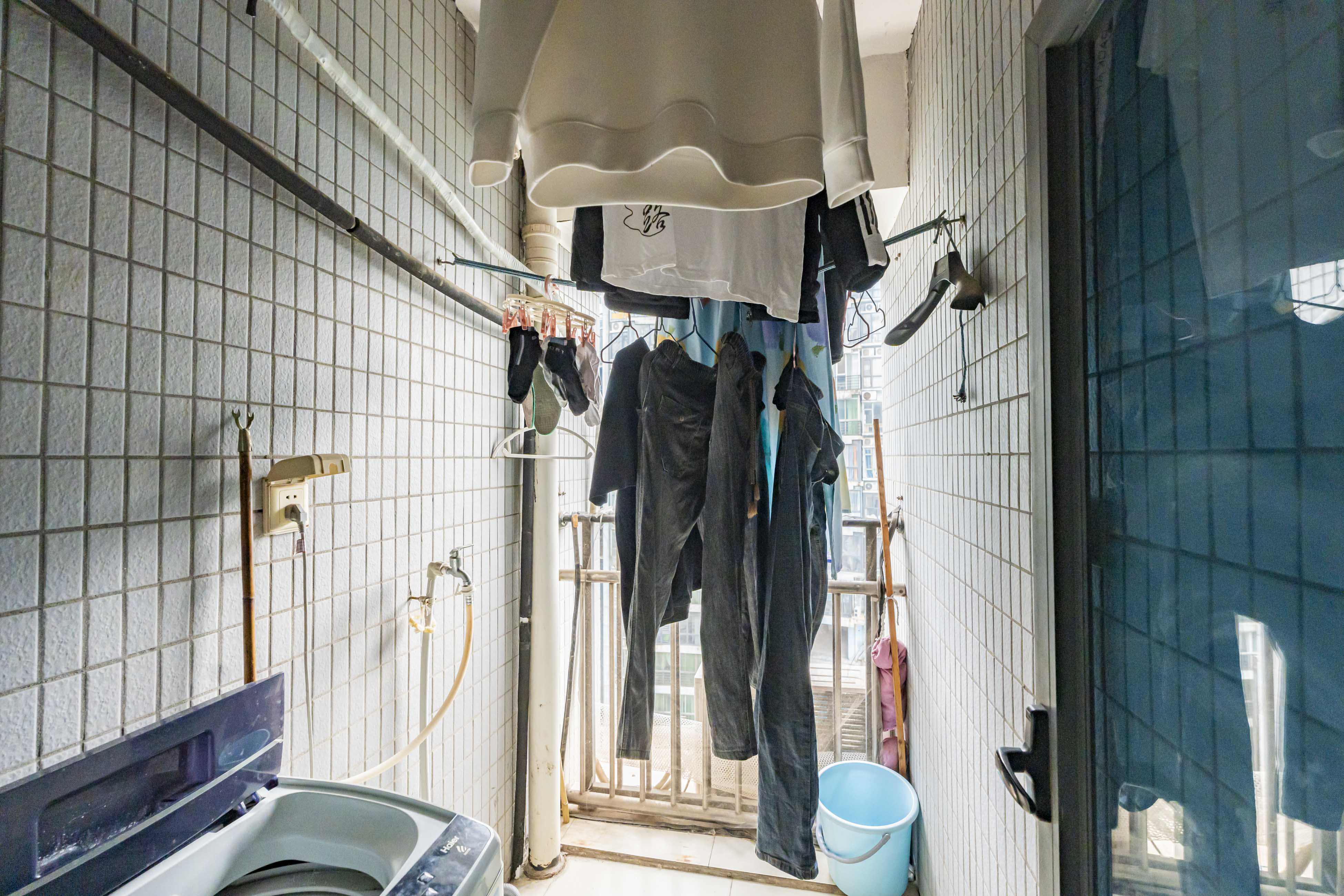 名富公寓  2室2厅1卫   65.00万阳台