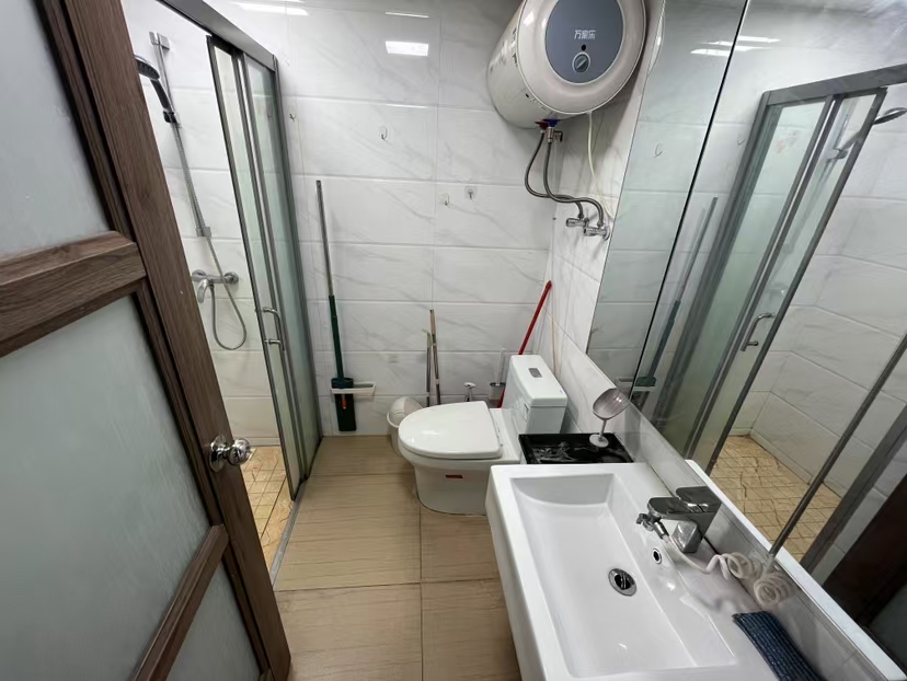 华耀碧桂园十里江湾誉峯 1室1厅1卫 1300.0元/月 华耀碧桂园十里江湾誉峯 1室1厅1卫 1300.0元/月室内图