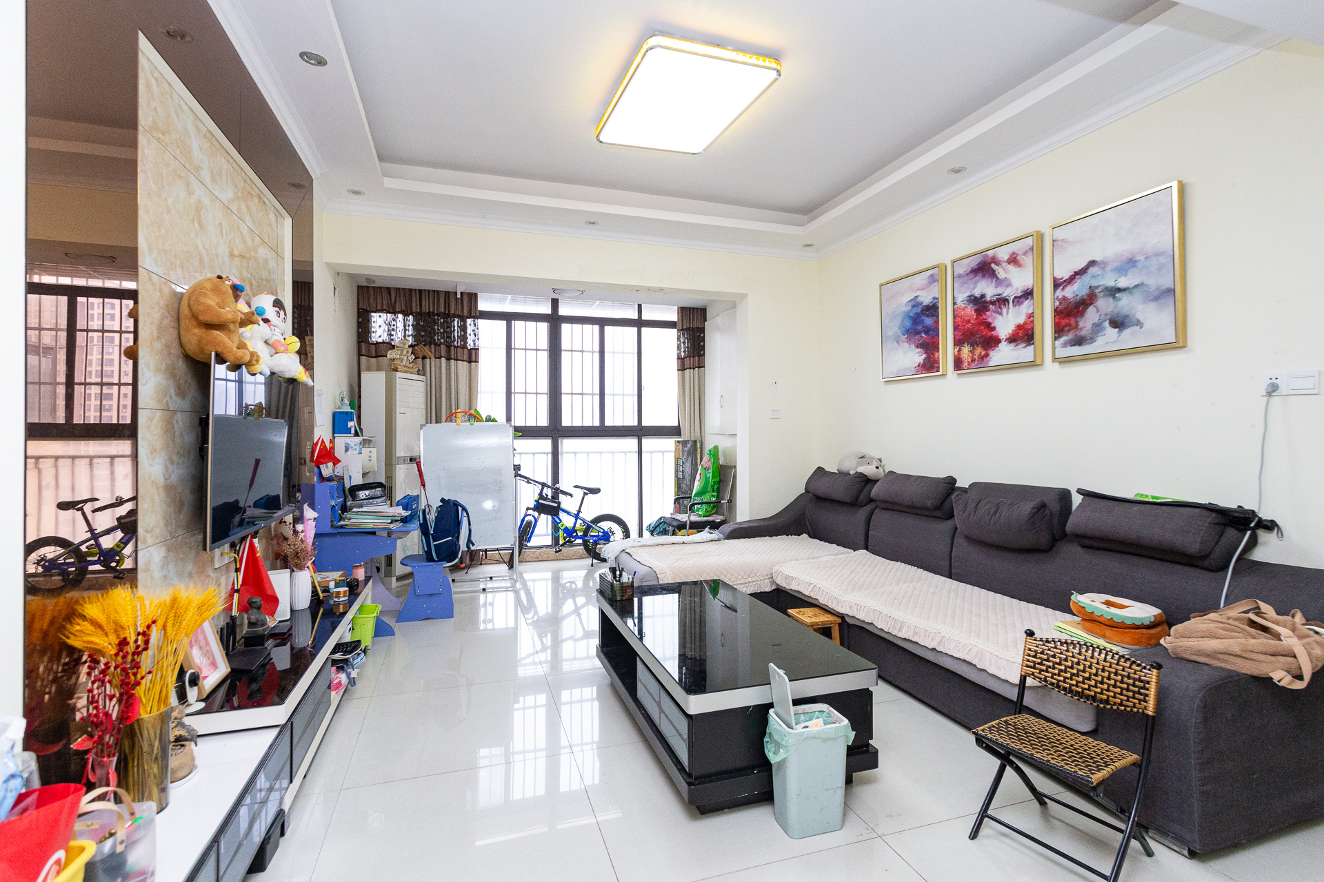 南山苏迪亚诺 3室2厅1卫 64.8万 南山苏迪亚诺 3室2厅1卫 64.8万客厅