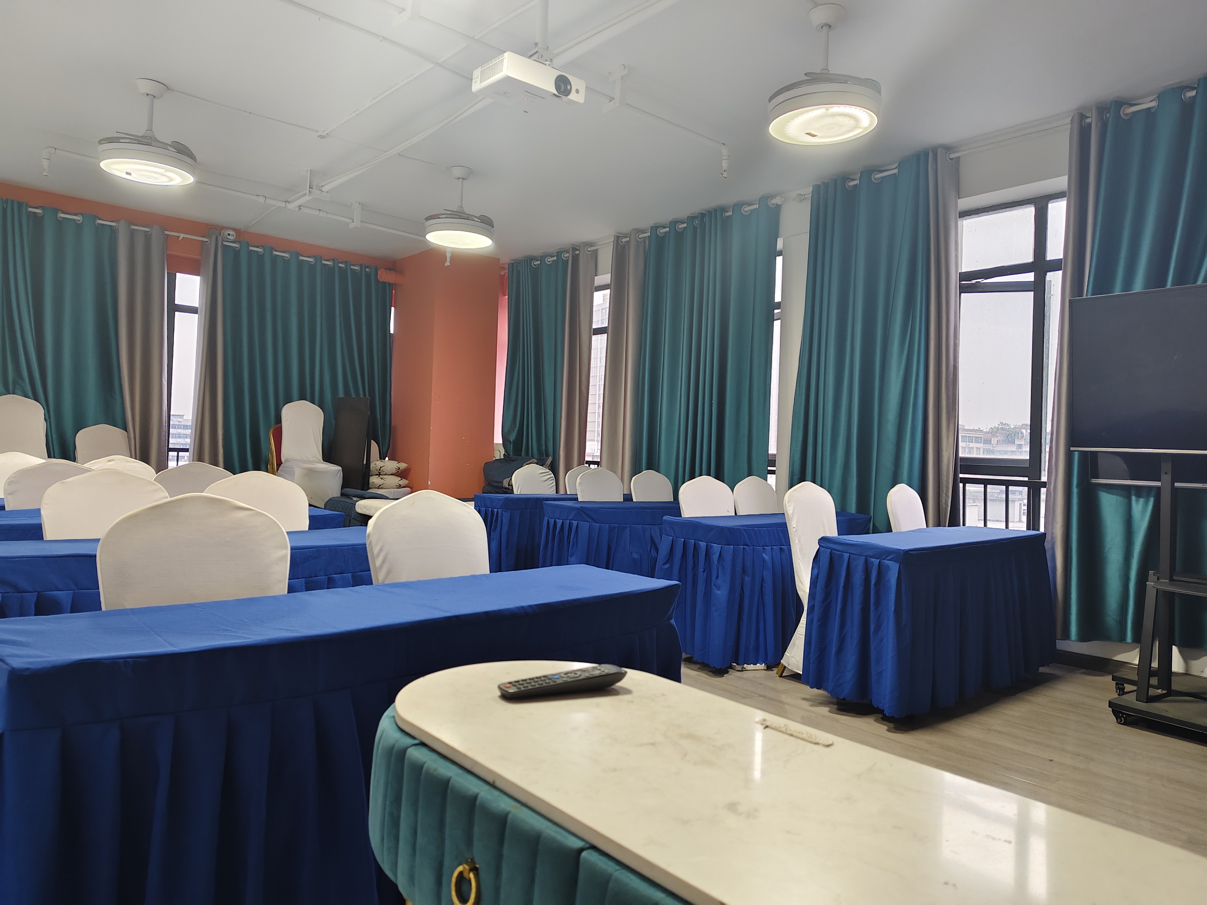 中建国际大厦 1室0厅1卫 1500.0元/月 中建国际大厦 1室0厅1卫 1500.0元/月室内图