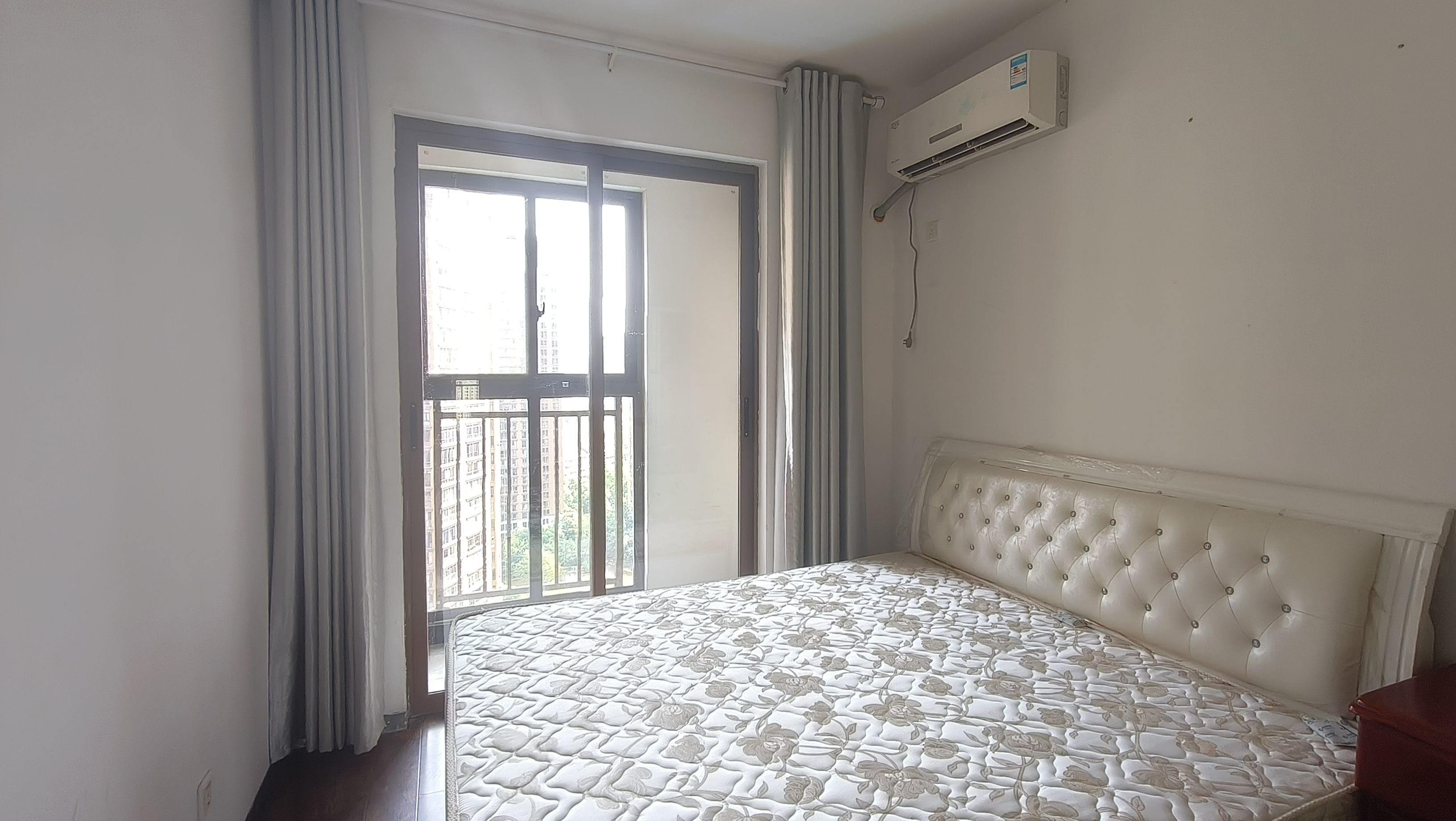 第六都（陆都小区）  4室2厅2卫    4000.0元/月室内图