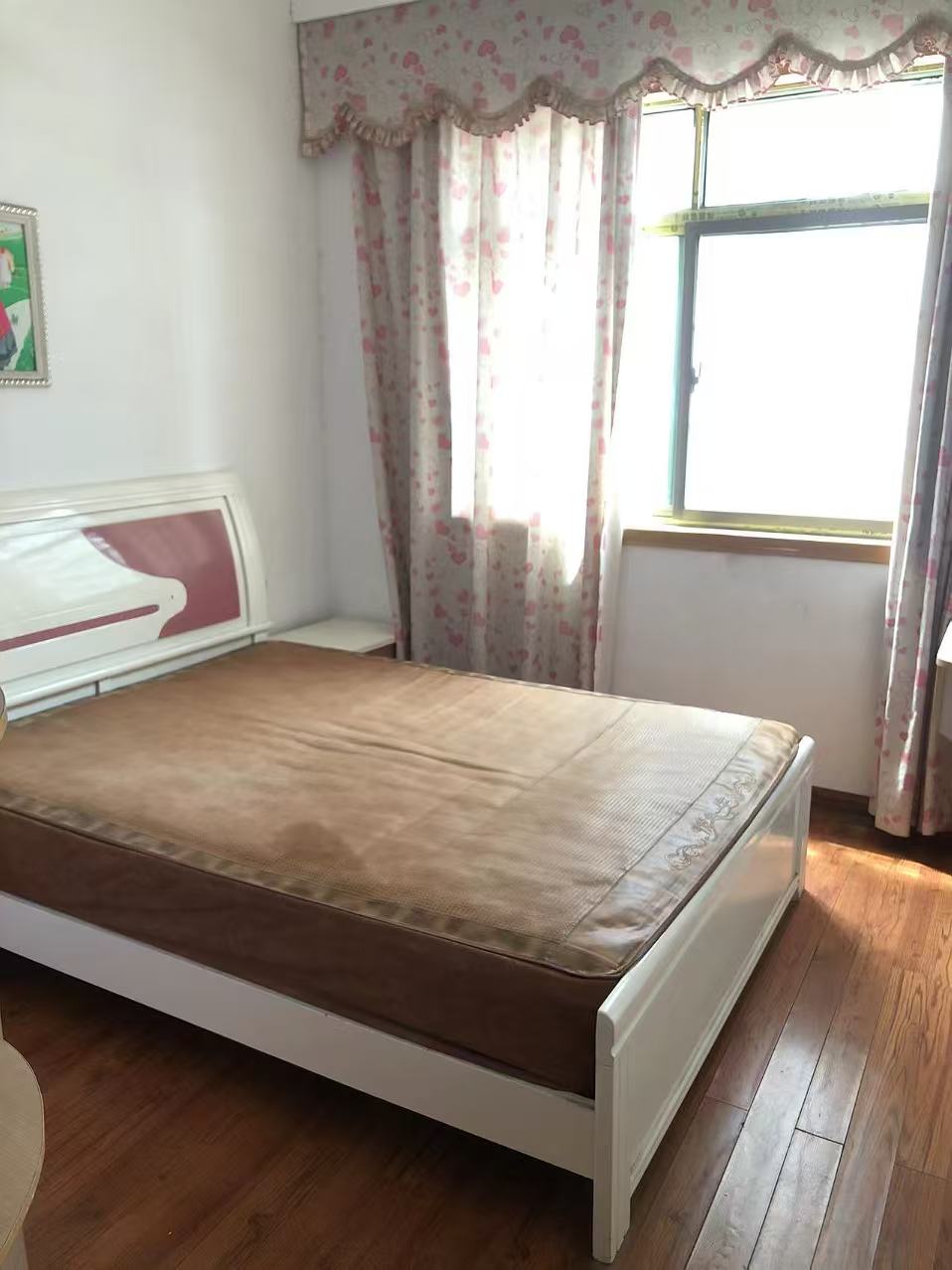 荷花新城 3室2厅1卫 1800.0元/月 荷花新城 3室2厅1卫 1800.0元/月室内图