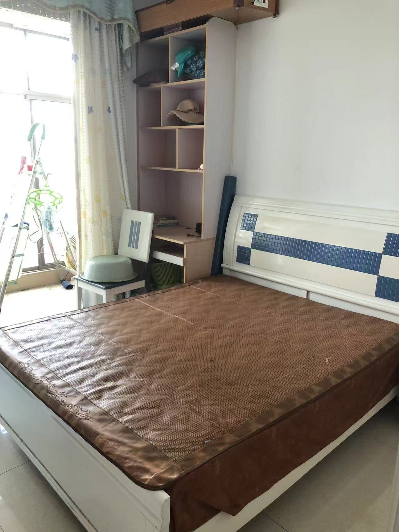 荷花新城 3室2厅1卫 1800.0元/月 荷花新城 3室2厅1卫 1800.0元/月室内图