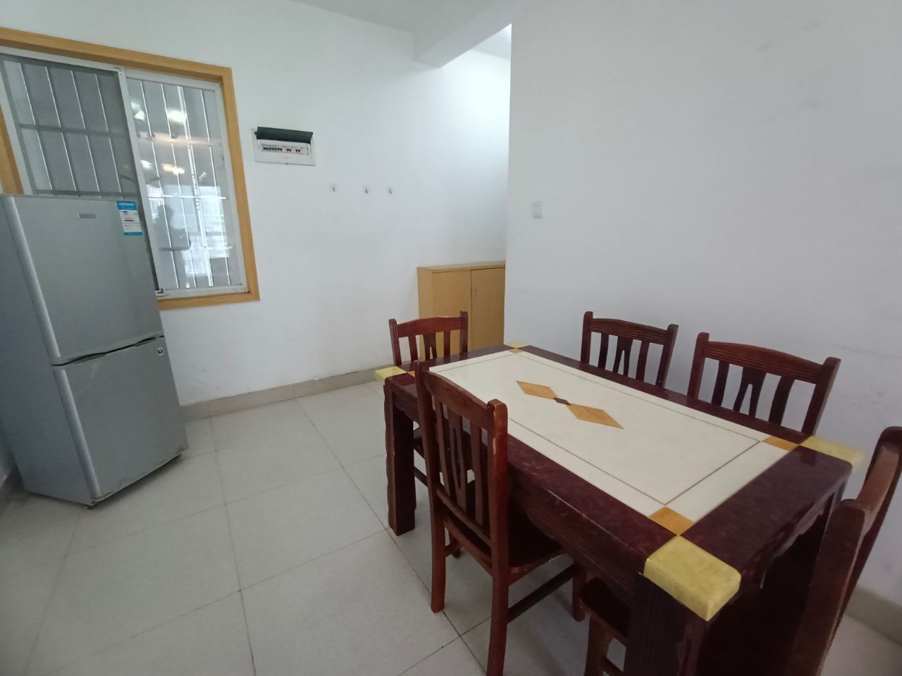 景江雅苑 2室2厅1卫 2400.0元/月 景江雅苑 2室2厅1卫 2400.0元/月室内图