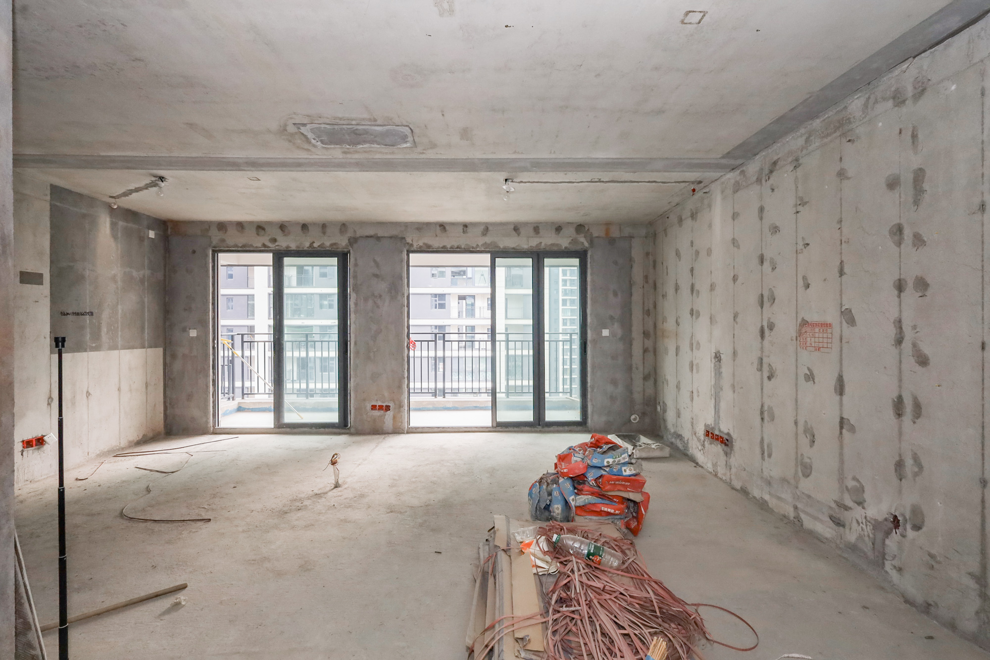 轨道中建麓江府  3室2厅2卫   175.00万客厅