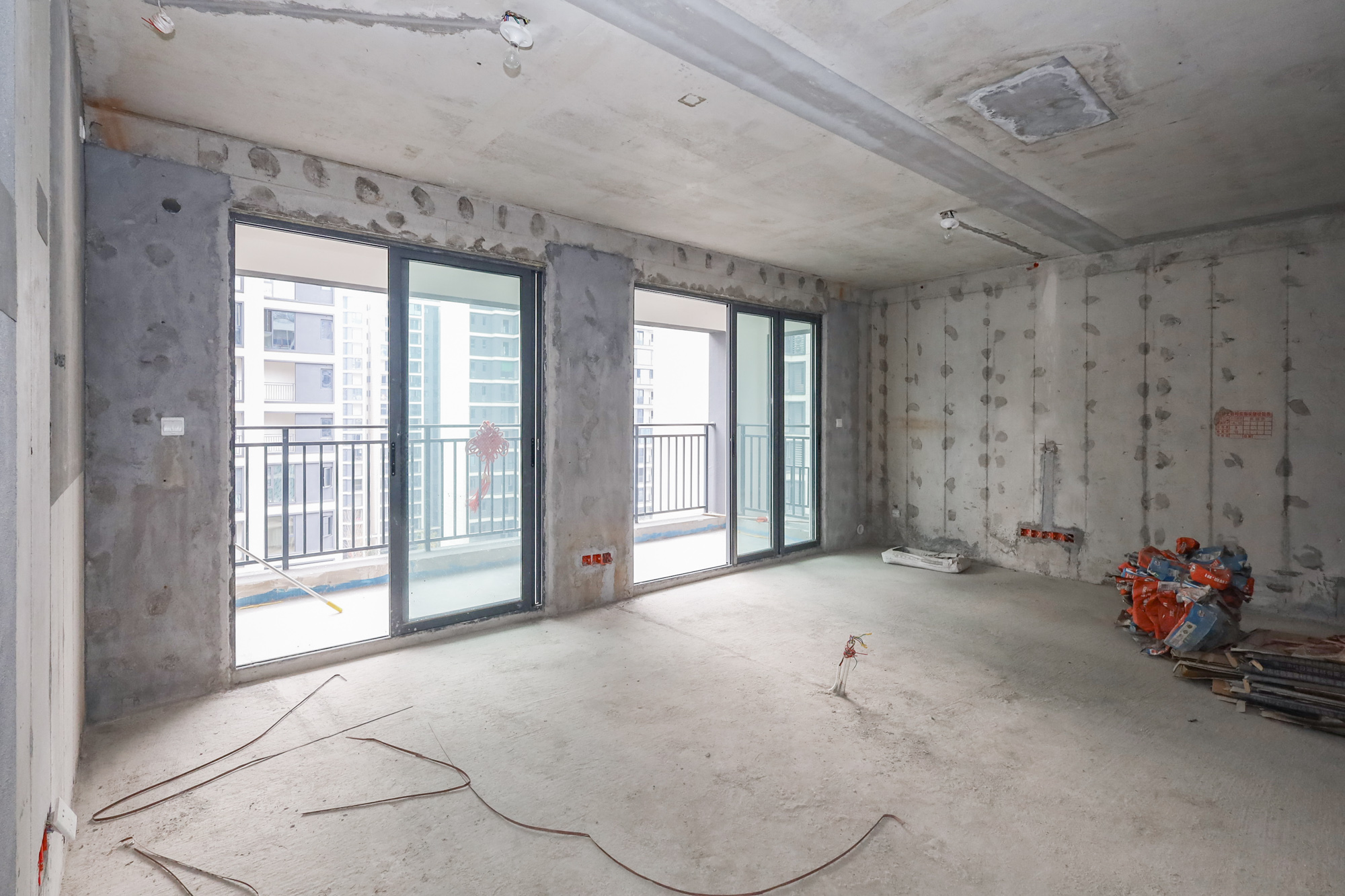 轨道中建麓江府  3室2厅2卫   175.00万客厅