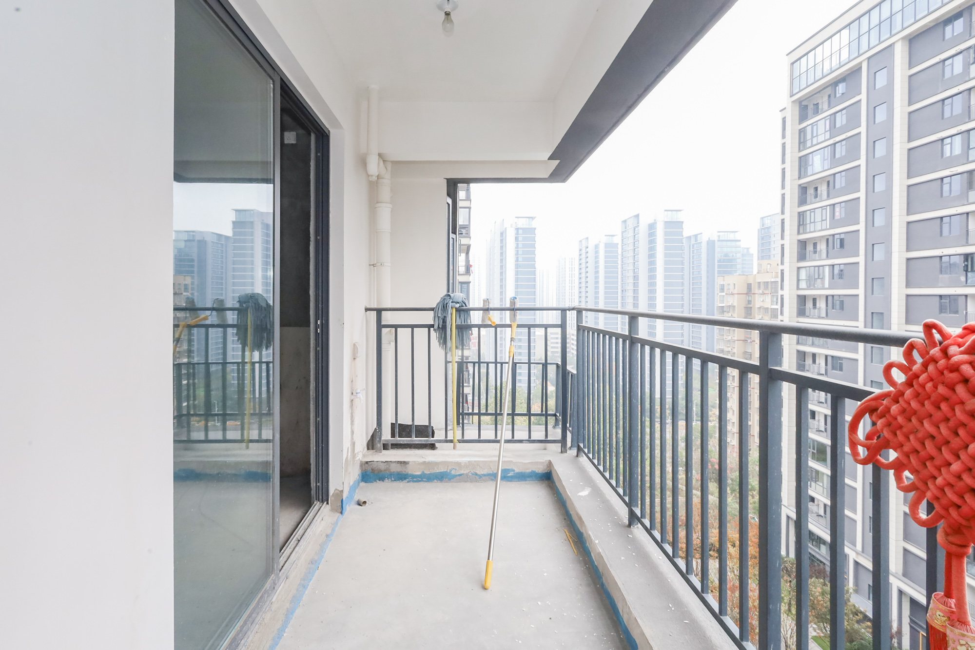 轨道中建麓江府  3室2厅2卫   175.00万阳台