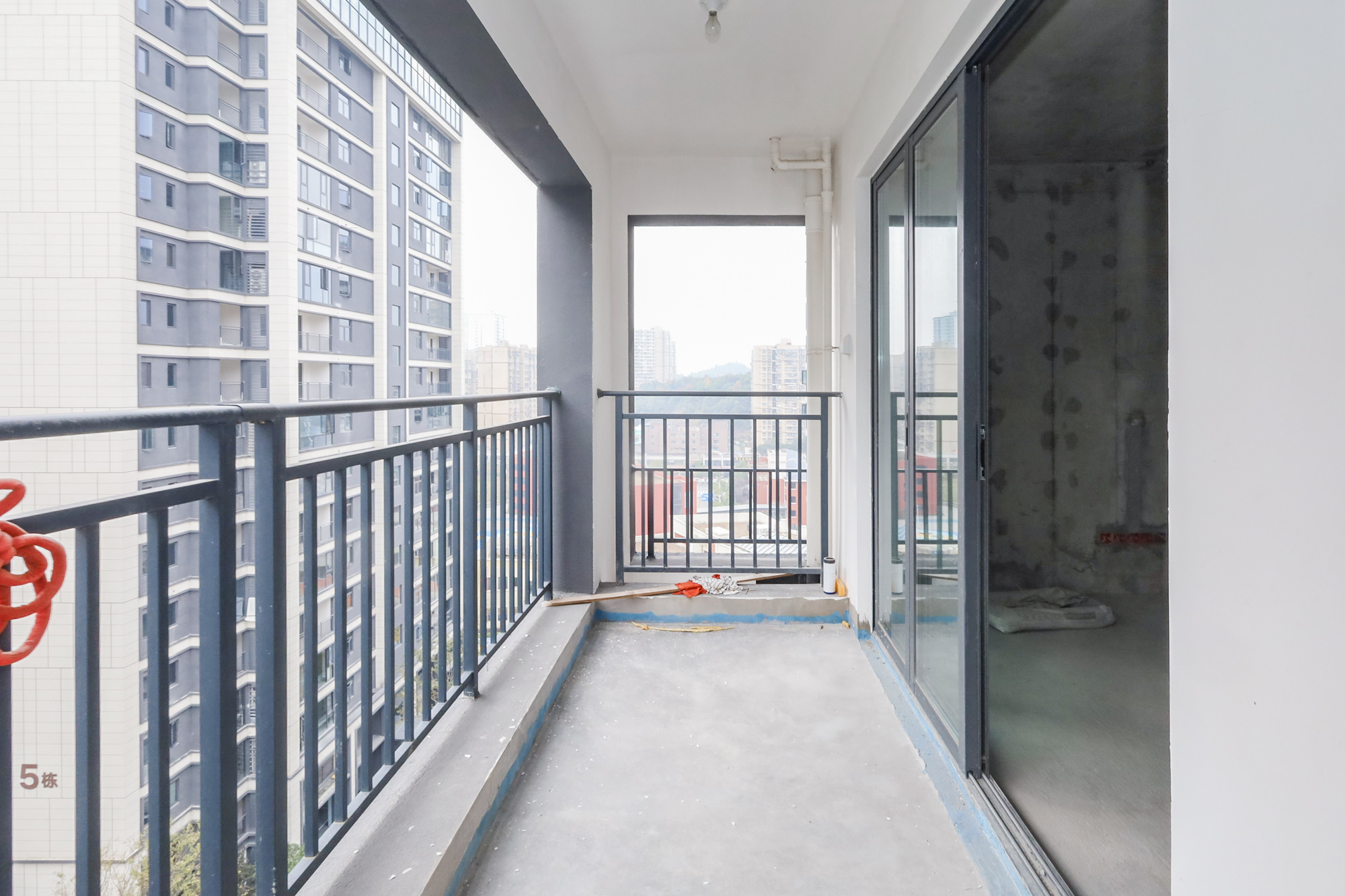 轨道中建麓江府  3室2厅2卫   175.00万阳台