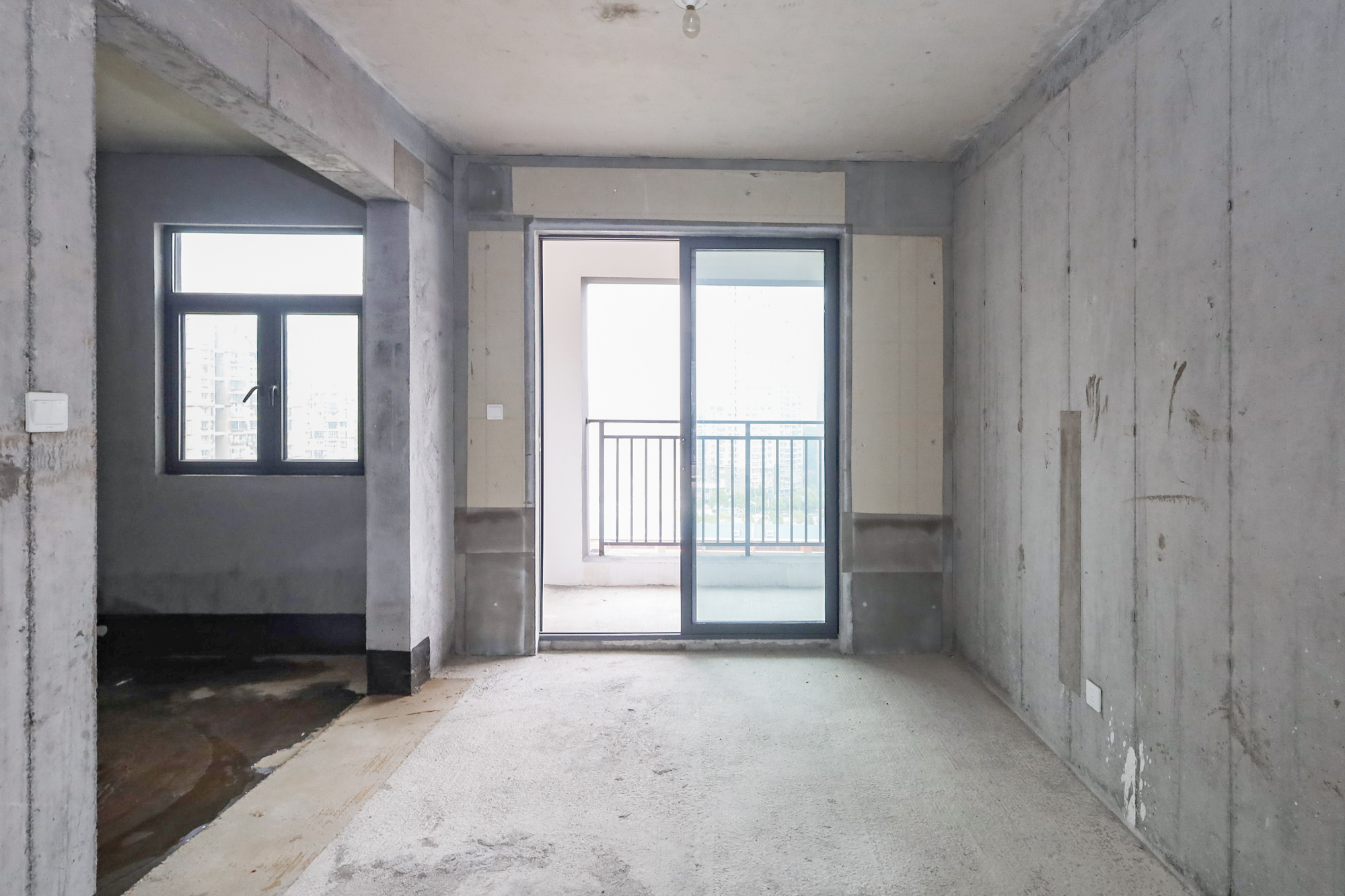 轨道中建麓江府  4室2厅2卫   218.00万其他