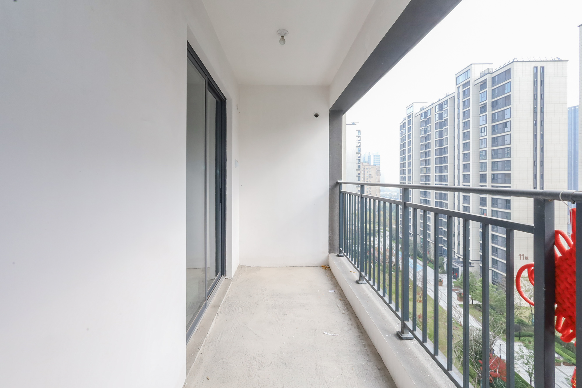 轨道中建麓江府  4室2厅2卫   218.00万阳台