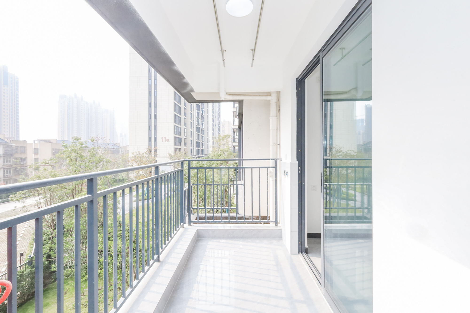 轨道中建麓江府  3室2厅2卫   208.00万阳台
