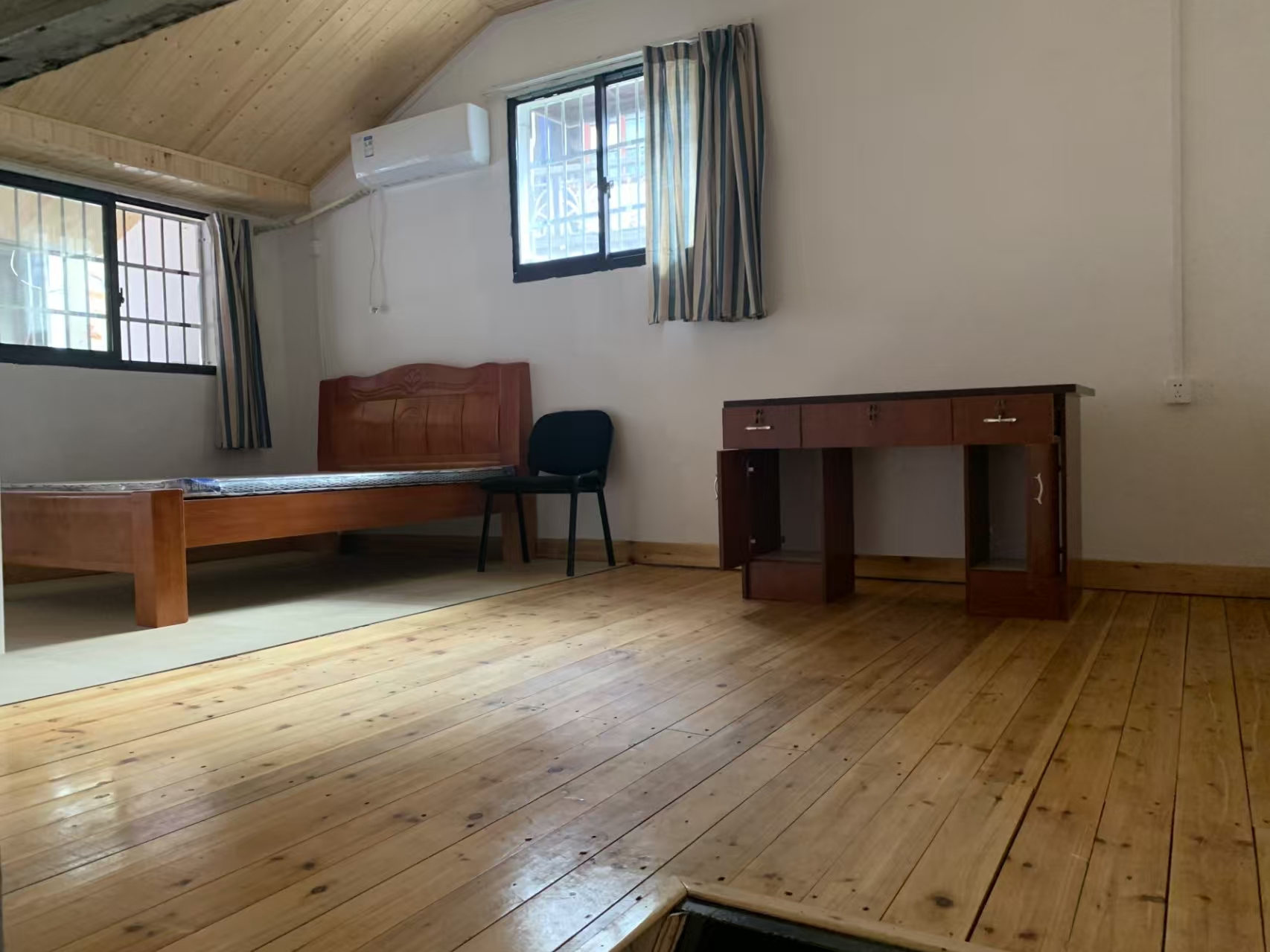 西长街散盘 4室2厅2卫 4800.0元/月 西长街散盘 4室2厅2卫 4800.0元/月室内图