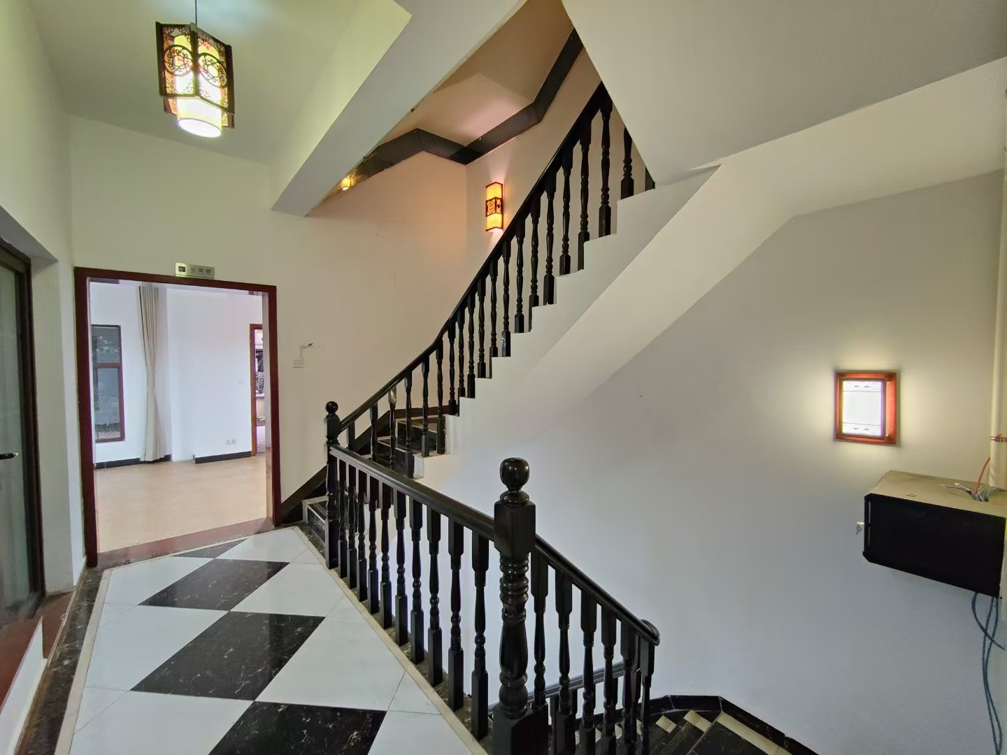 托斯卡纳别墅  5室2厅2卫    7000.0元/月 托斯卡纳别墅  5室2厅2卫    7000.0元/月室内图