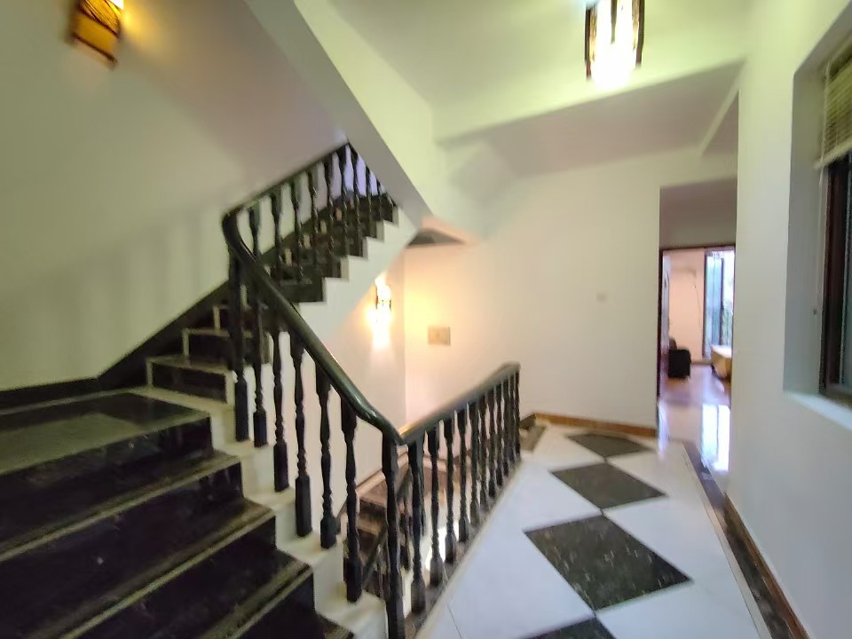 托斯卡纳别墅  5室2厅2卫    7000.0元/月 托斯卡纳别墅  5室2厅2卫    7000.0元/月室内图