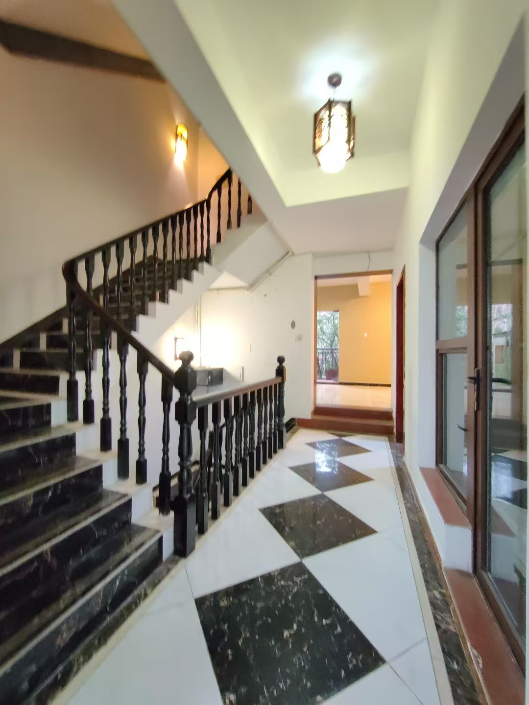 托斯卡纳别墅  5室2厅2卫    7000.0元/月 托斯卡纳别墅  5室2厅2卫    7000.0元/月室内图