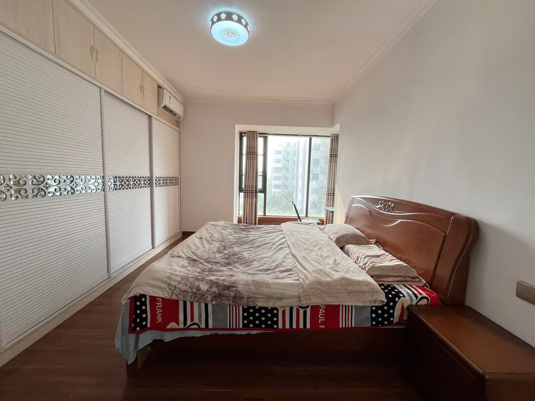 山河锦园 4室2厅2卫 2200.0元/月 山河锦园 4室2厅2卫 2200.0元/月室内图