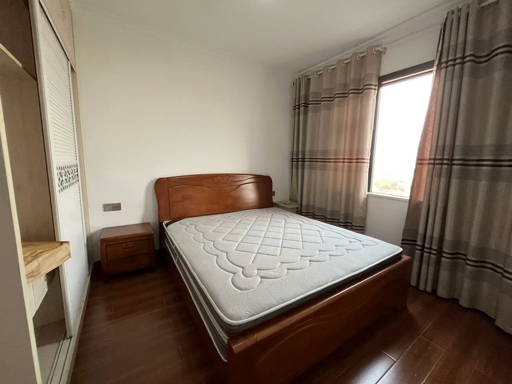 山河锦园 4室2厅2卫 2200.0元/月 山河锦园 4室2厅2卫 2200.0元/月室内图