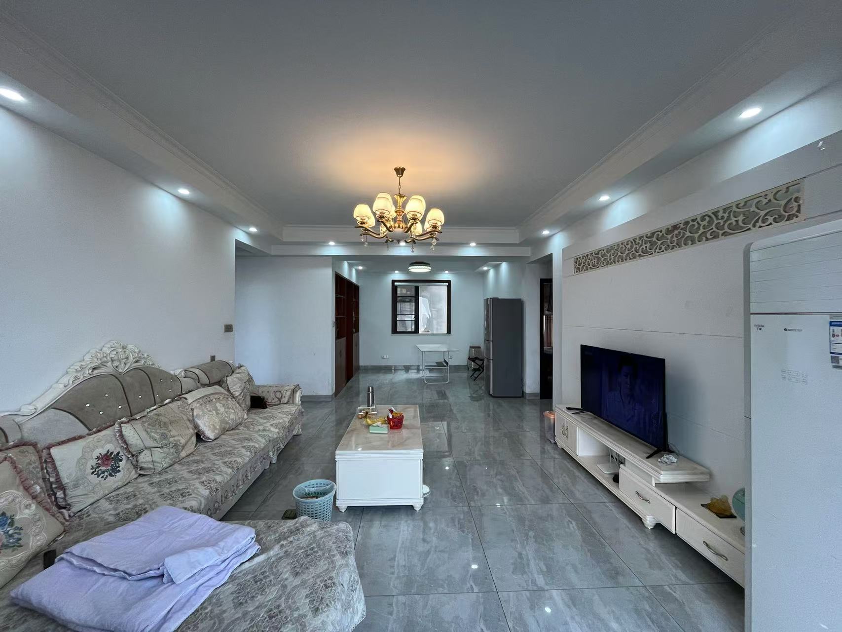 山河锦园 4室2厅2卫 2200.0元/月 山河锦园 4室2厅2卫 2200.0元/月室内图