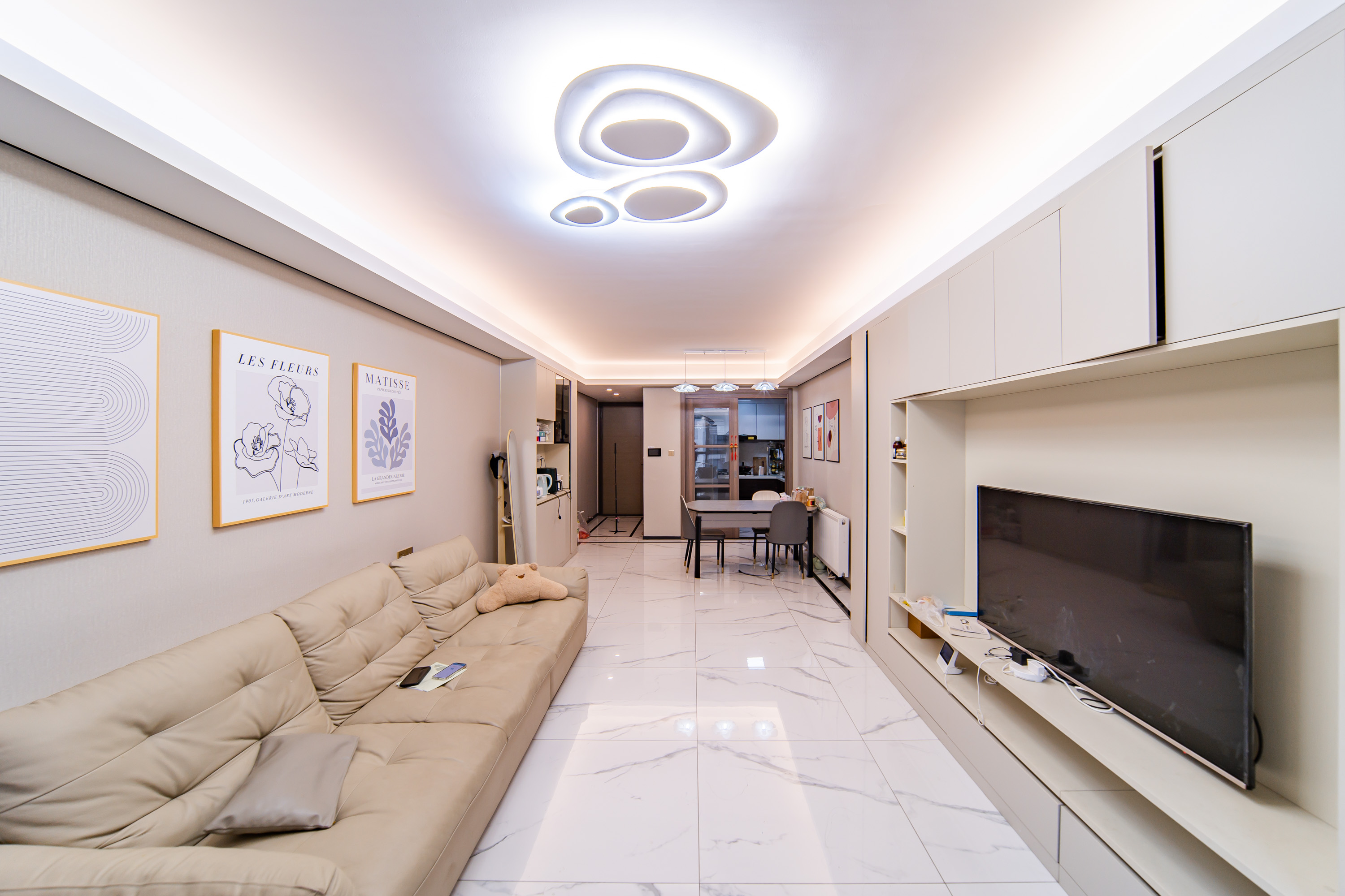 中海阅麓山二期  3室2厅2卫    158.0万 中海阅麓山二期  3室2厅2卫    158.0万客厅