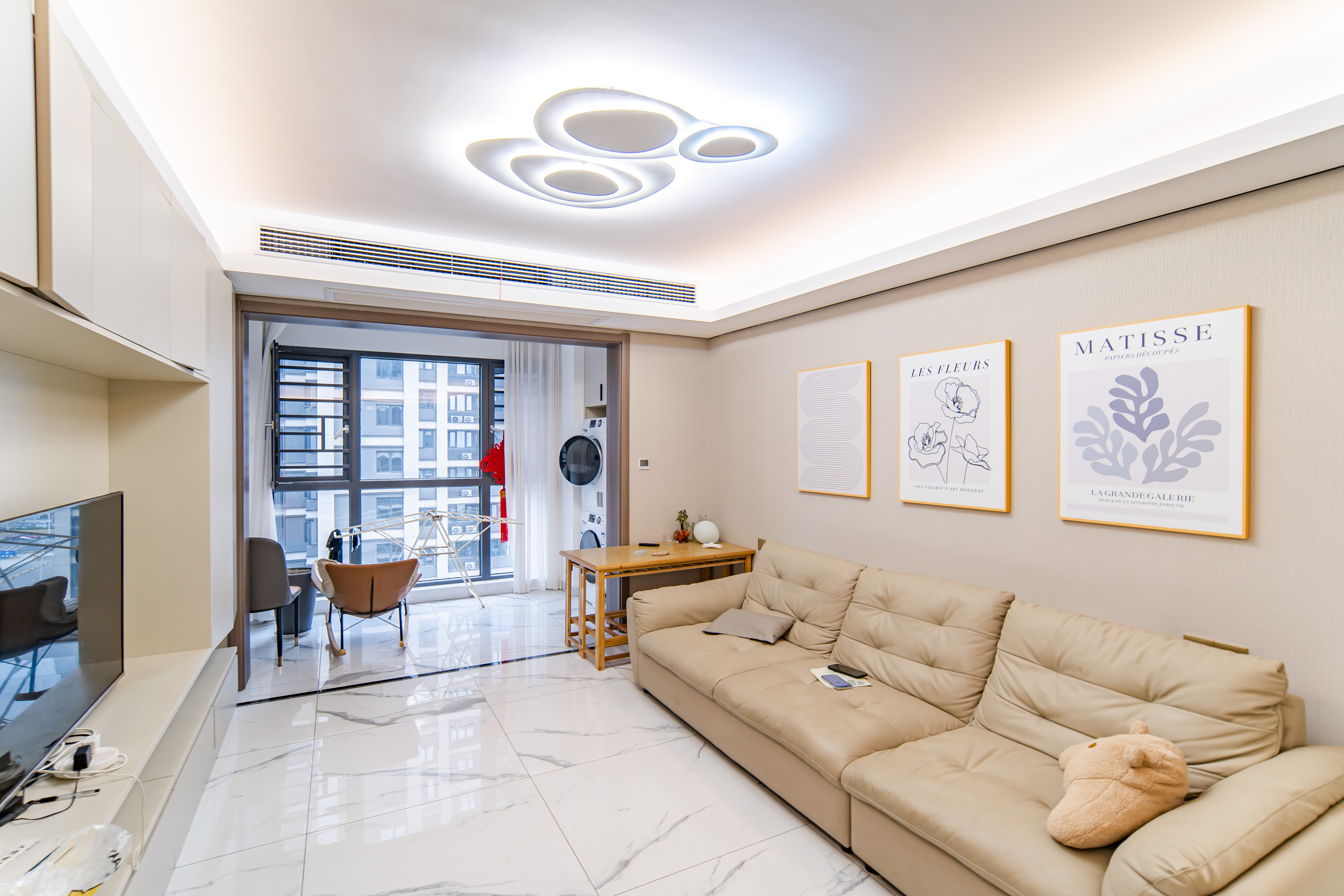 中海阅麓山二期  3室2厅2卫    158.0万 中海阅麓山二期  3室2厅2卫    158.0万客厅