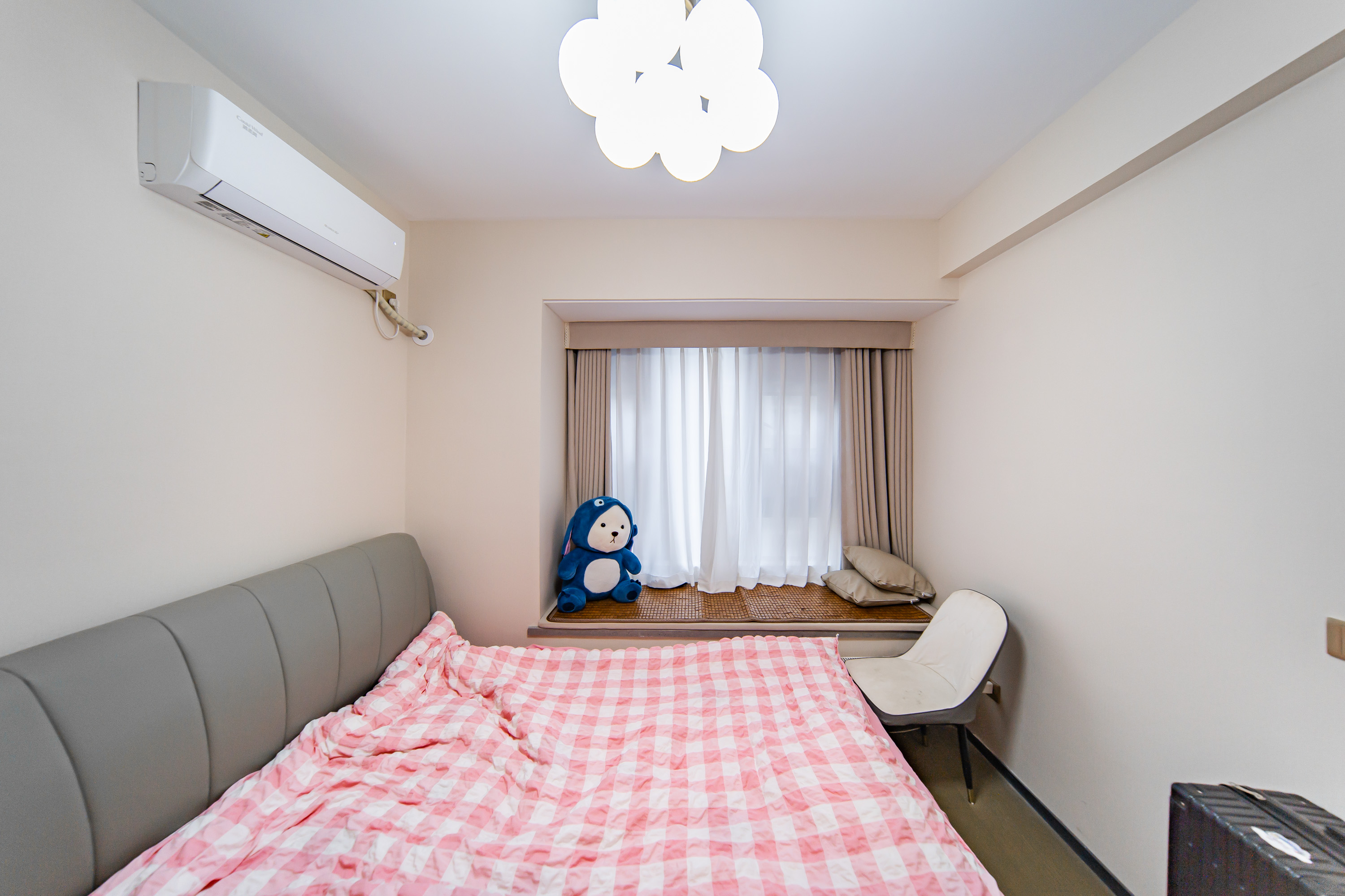 中海阅麓山二期  3室2厅2卫    158.0万 中海阅麓山二期  3室2厅2卫    158.0万卧室