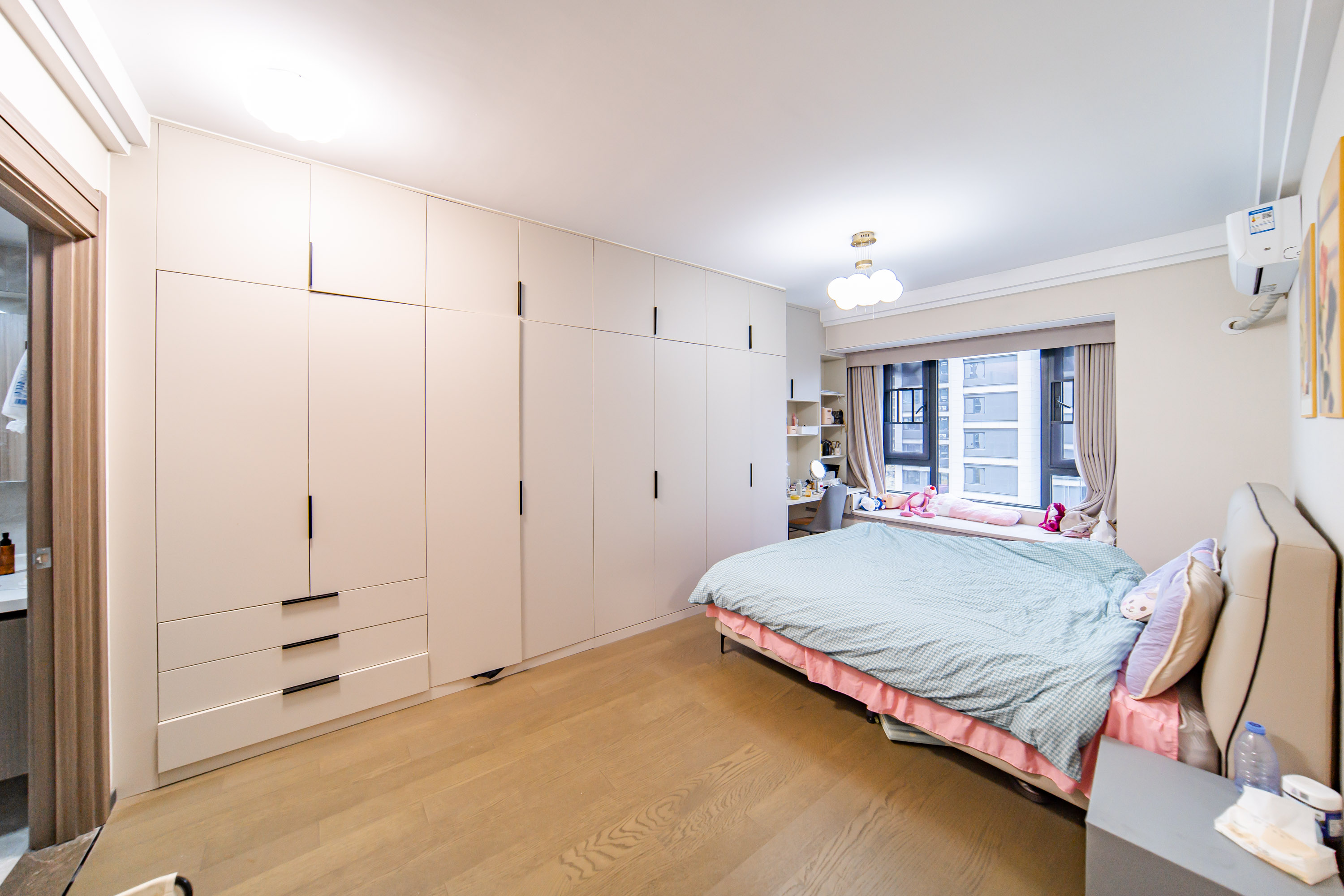 中海阅麓山二期  3室2厅2卫    158.0万 中海阅麓山二期  3室2厅2卫    158.0万卧室