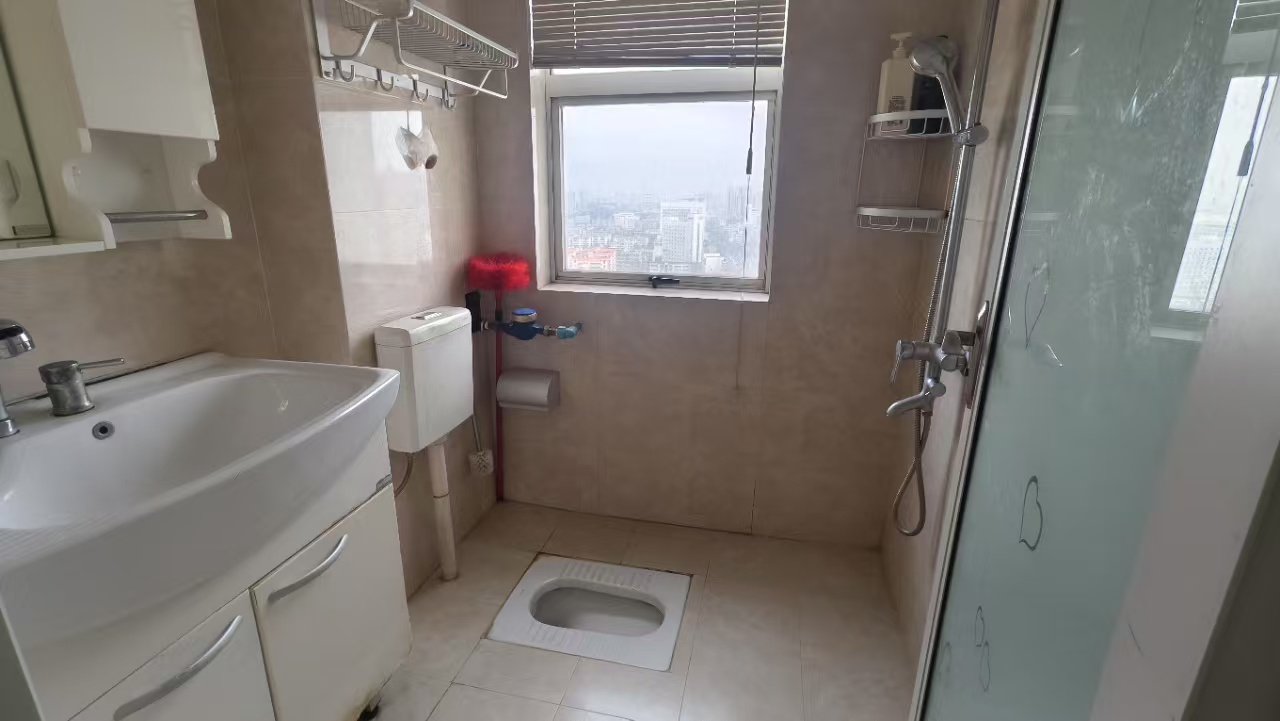 鸿泰国际  2室2厅1卫    1600.0元/月 鸿泰国际  2室2厅1卫    1600.0元/月室内图