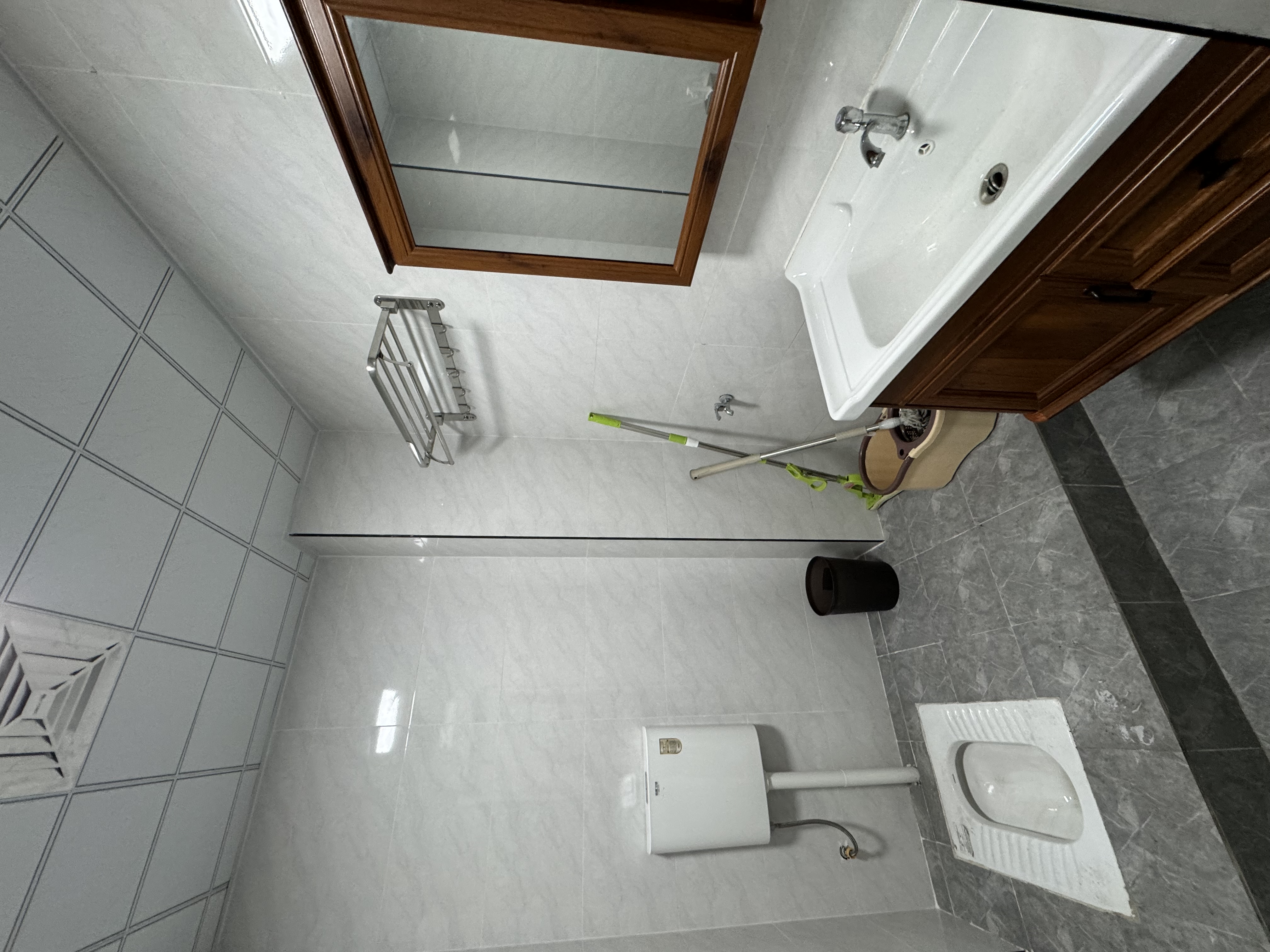 星大峰汇商务楼 1室1厅1卫 2000.0元/月 星大峰汇商务楼 1室1厅1卫 2000.0元/月室内图