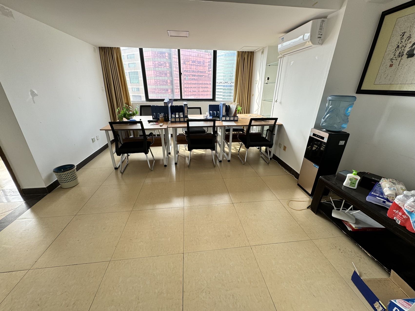 帝国大厦  2室2厅1卫    88.0万 帝国大厦  2室2厅1卫    88.0万客厅