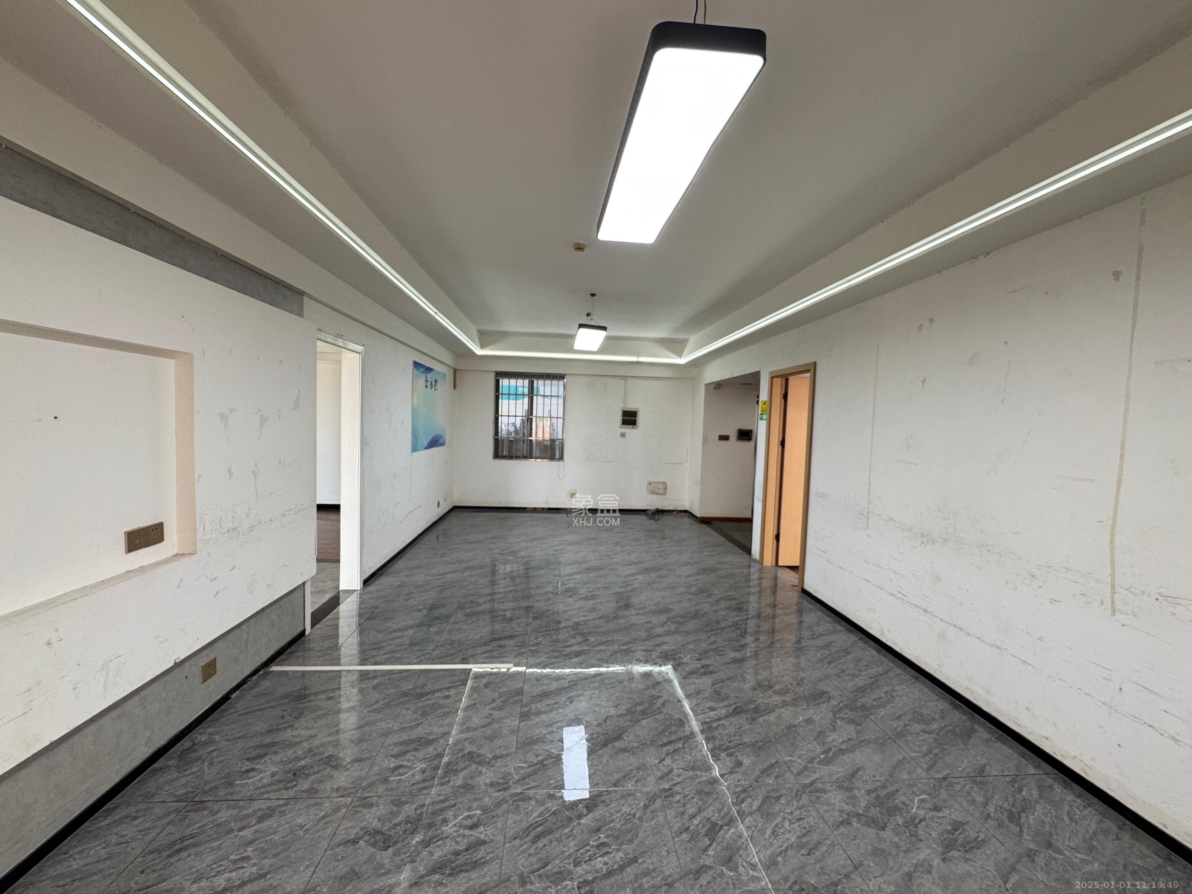 西子一间  3室2厅1卫   3700.00元/月室内图