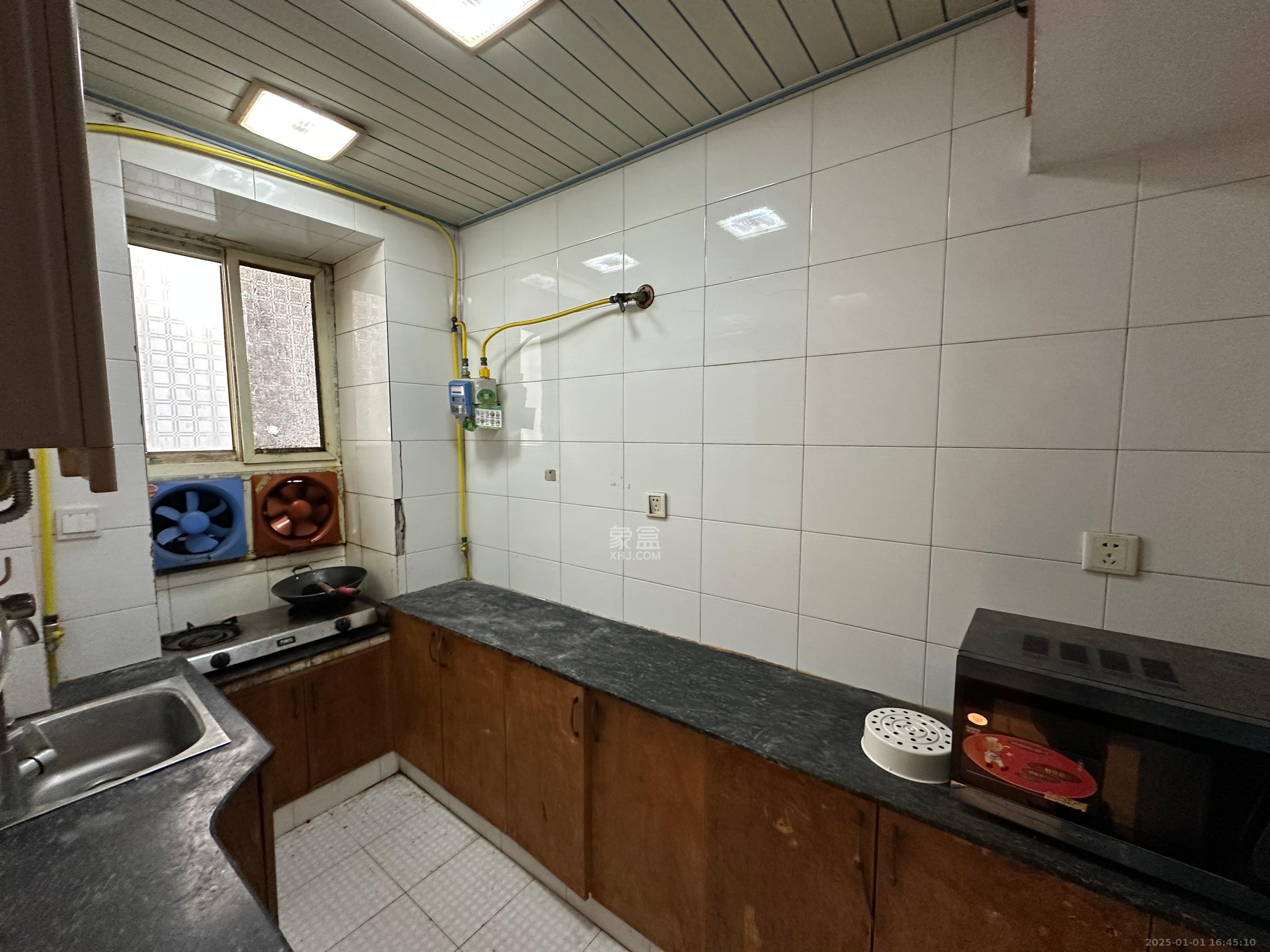 东塘工商局宿舍 3室2厅1卫 1700.0元/月 东塘工商局宿舍 3室2厅1卫 1700.0元/月室内图