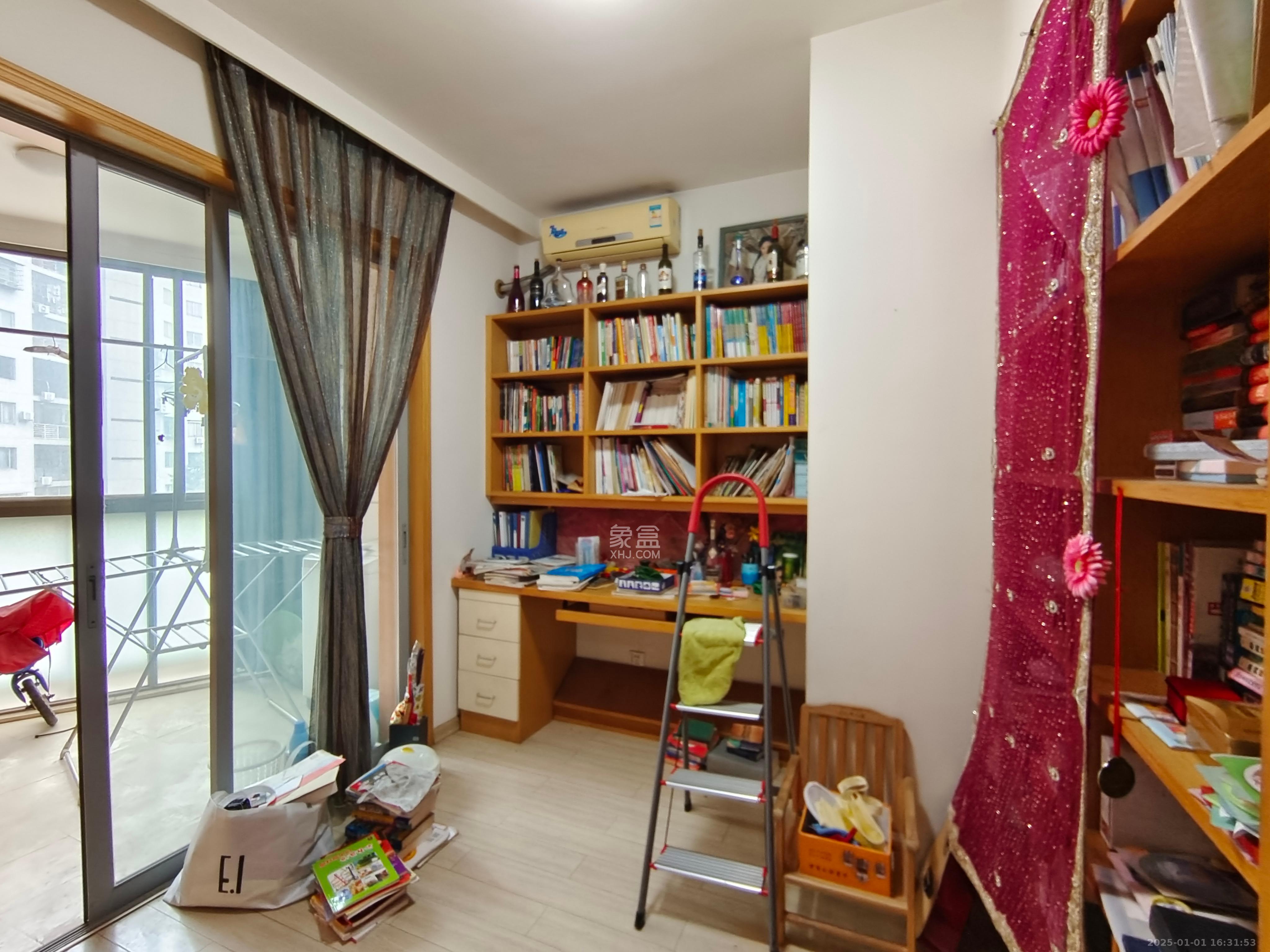 阳光100二期 4室2厅2卫 2600.0元/月 阳光100二期 4室2厅2卫 2600.0元/月室内图