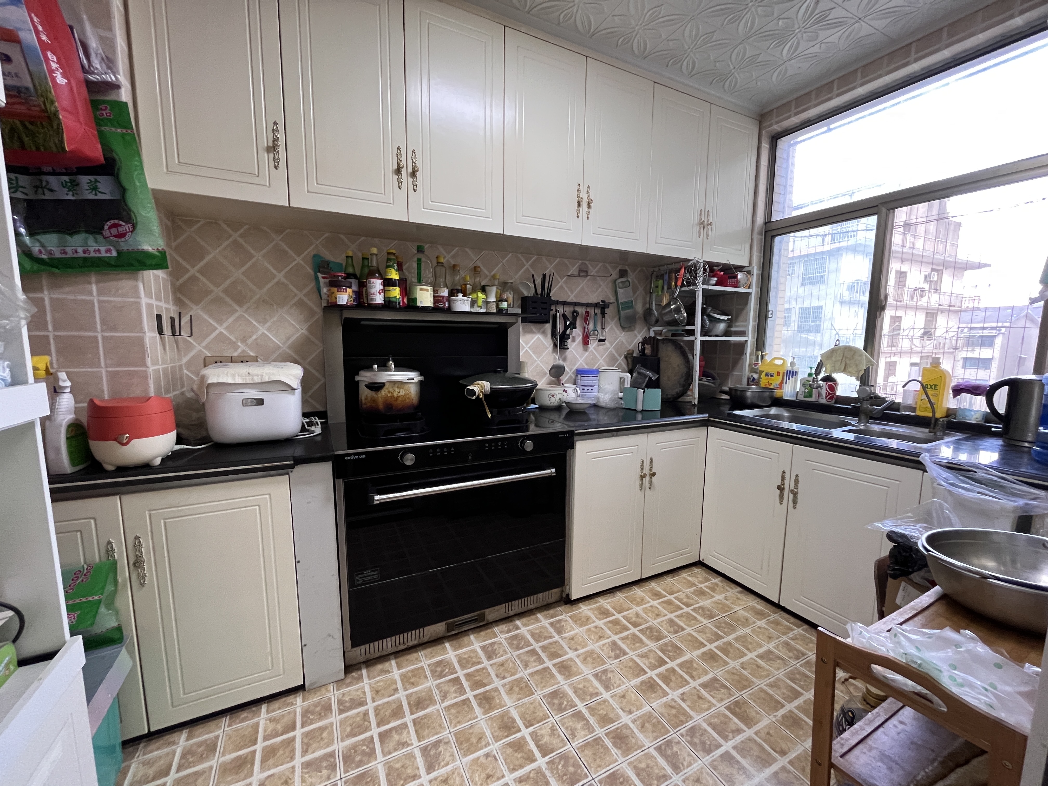 金园小区 4室2厅2卫 86.8万 金园小区 4室2厅2卫 86.8万客厅