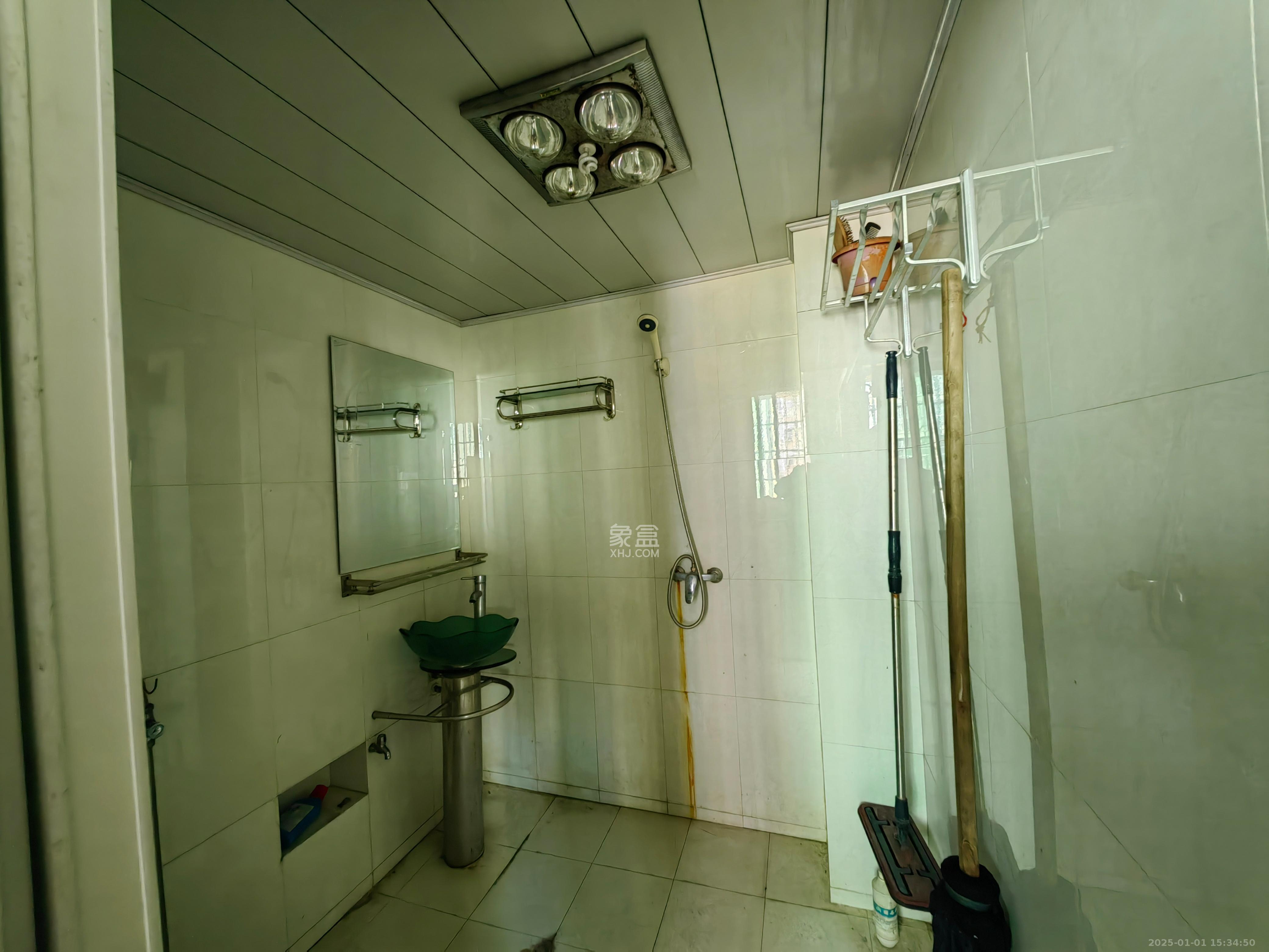 中南汽车世界 3室2厅2卫 1400.0元/月 中南汽车世界 3室2厅2卫 1400.0元/月室内图