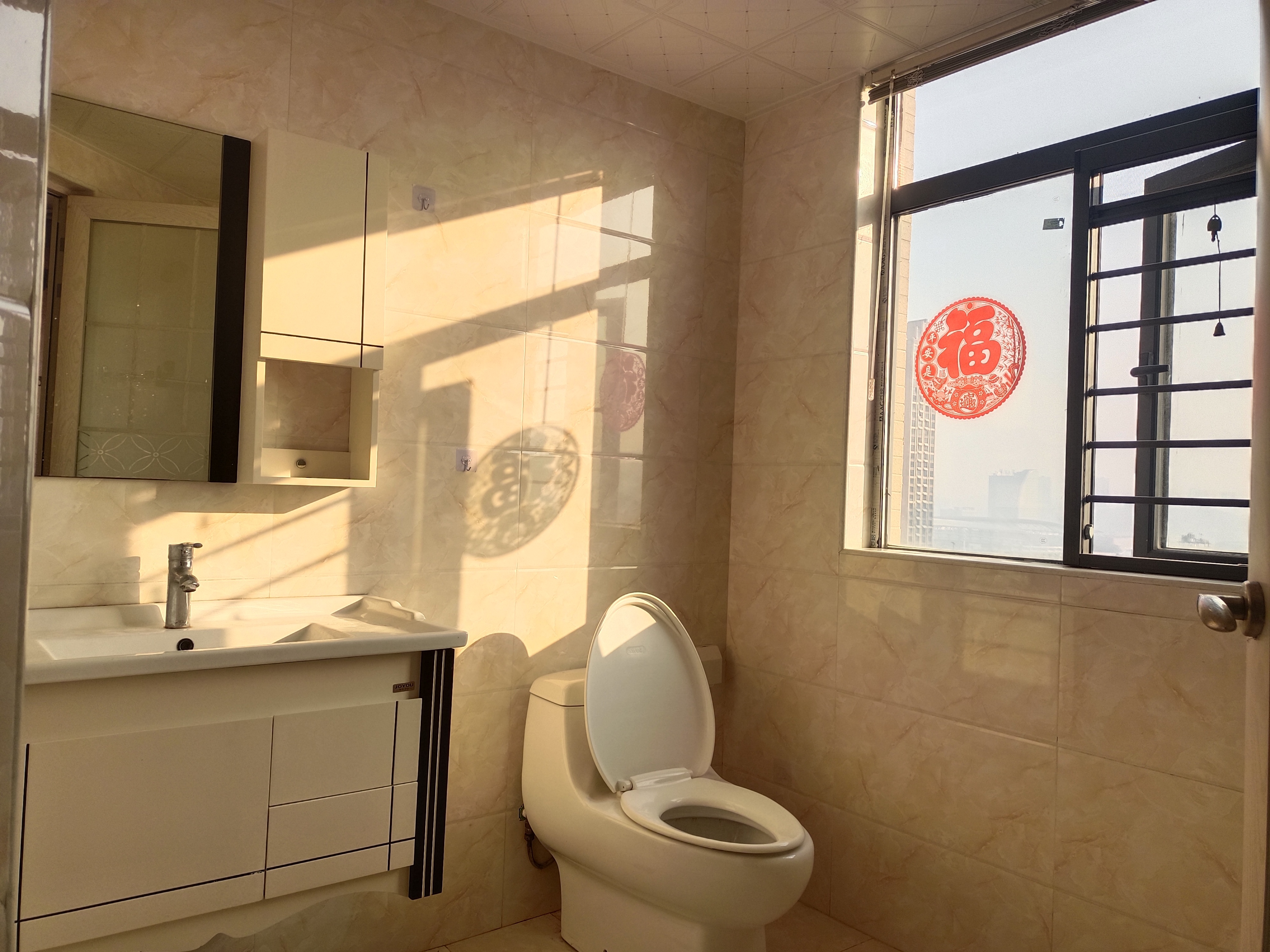 天地人和  4室2厅2卫    2500.0元/月室内图